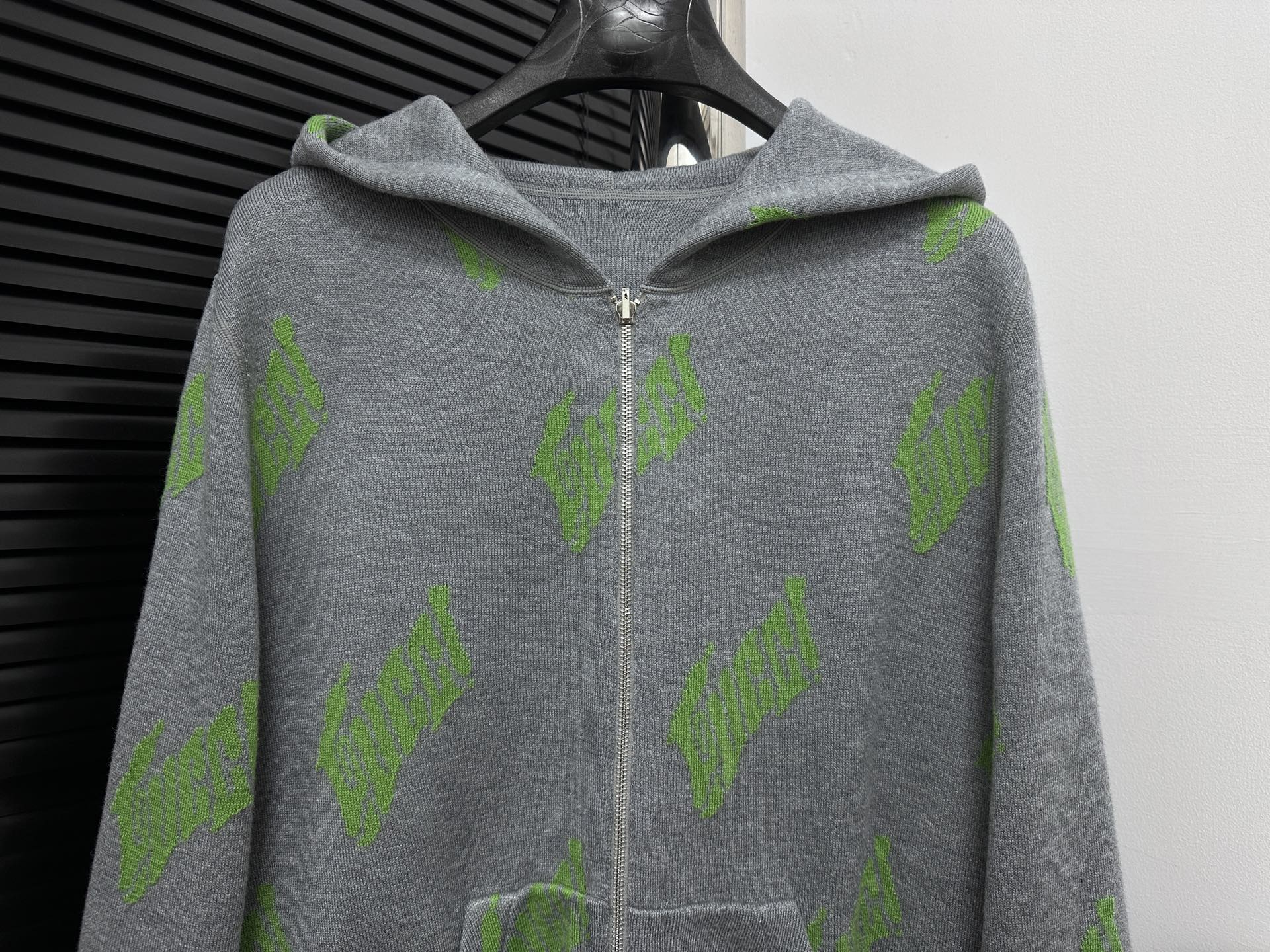 Gucci Chaqueta con Capucha Reversible de Algodón con Logo Estampado 8 i1760029284079 2808 0 6