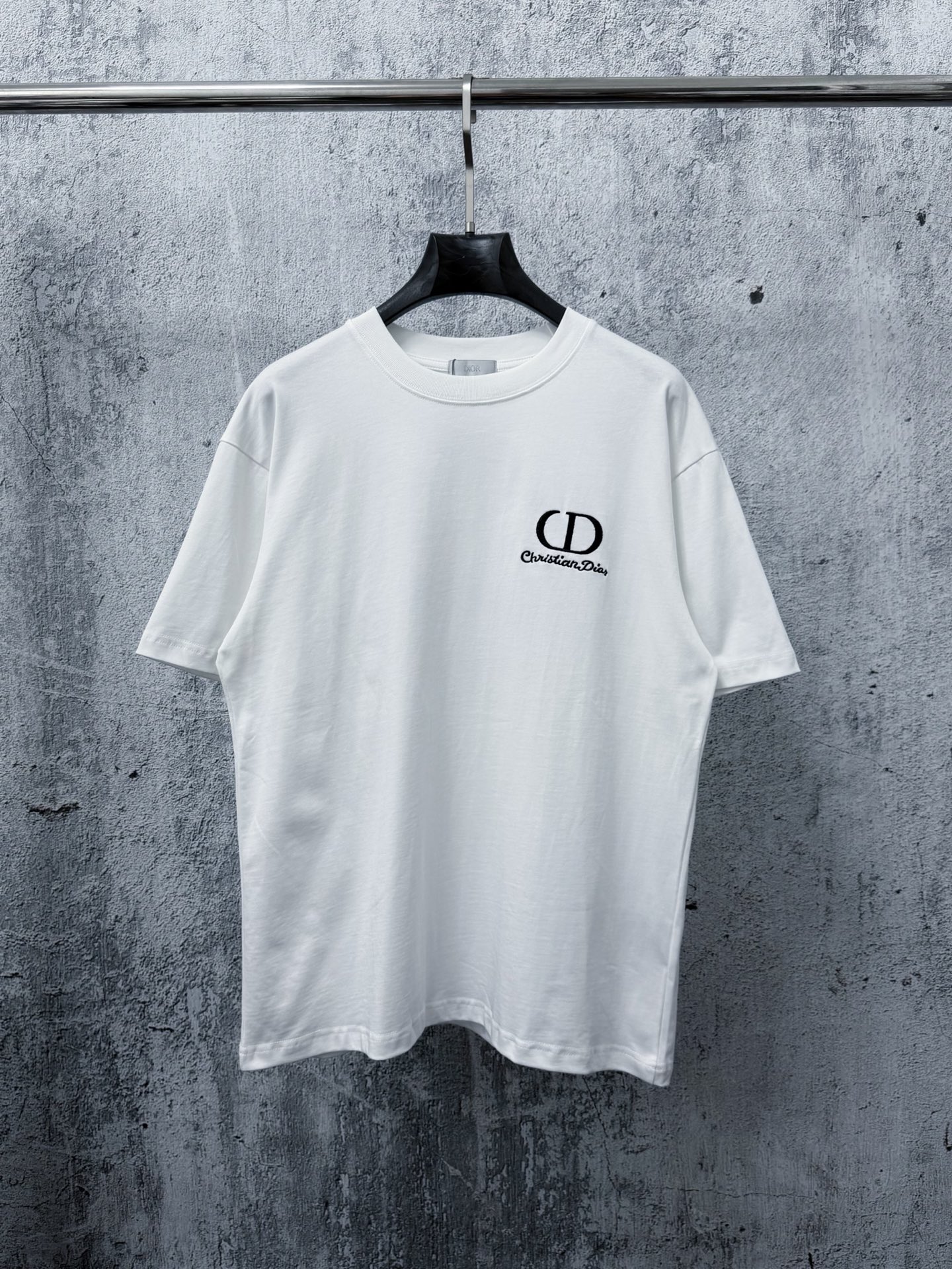 P90 【DIOR】 ¡Camiseta de manga corta con logo bordado pesado de Dior para hombres y mujeres! Tacto cómodo, alta calidad,…