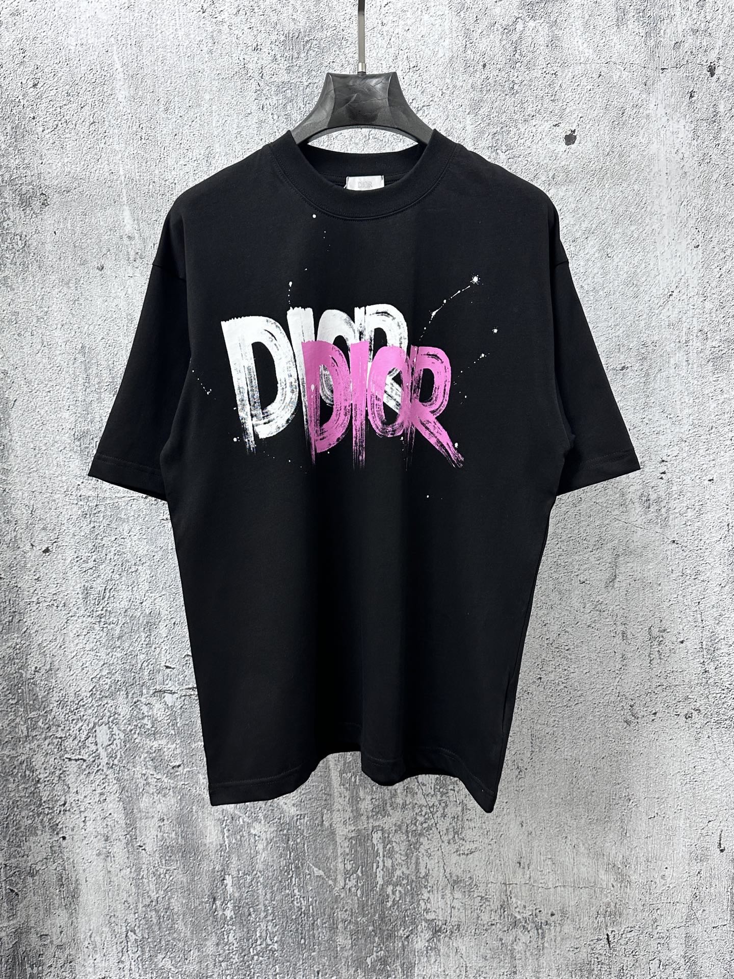 P85 【DIOR】¡Camiseta con logo estampado de letras Dior de manga corta para hombres y mujeres! Tejido pesado de doble hil…