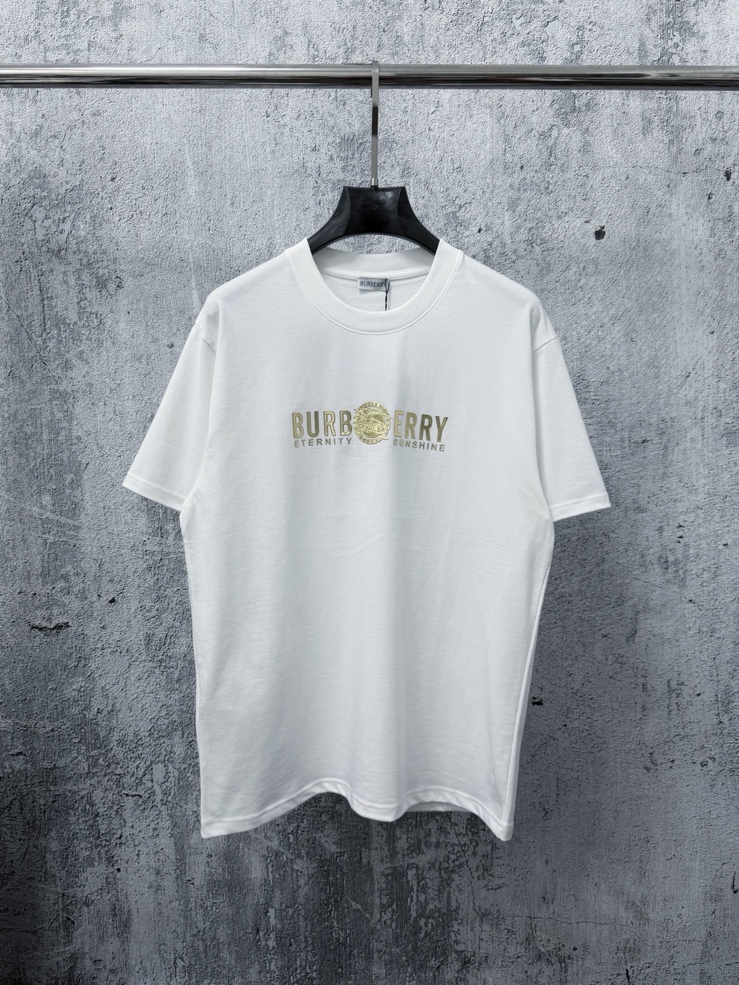 P85 [Burberry] Camiseta de manga corta laminada con letras de metal de Burberry, versión alta, patrón impreso con el lo…