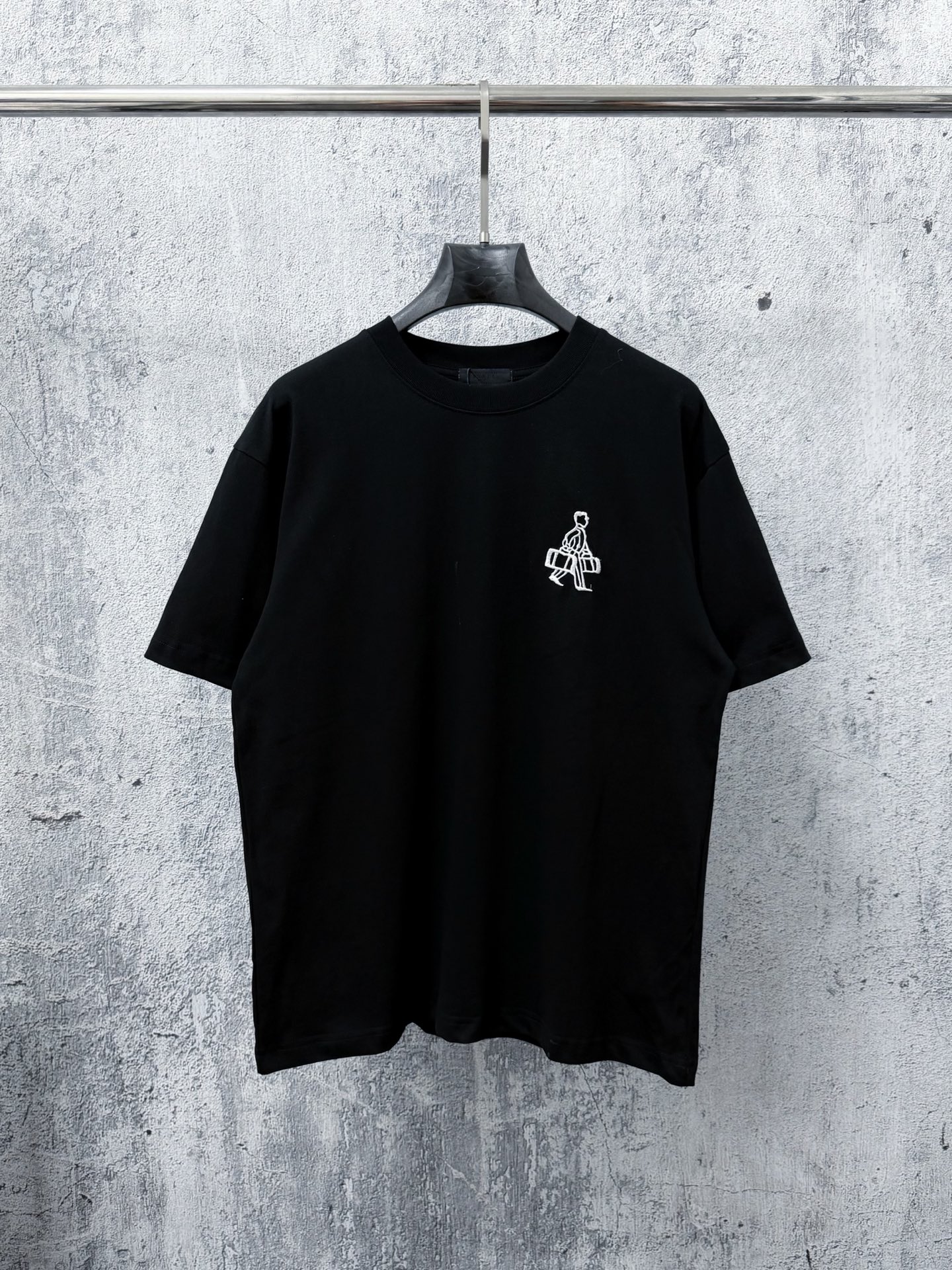 P90 [PRADA] Camiseta de manga corta del villano del bolso Prada. Está confeccionado en tejido de puro algodón de doble …