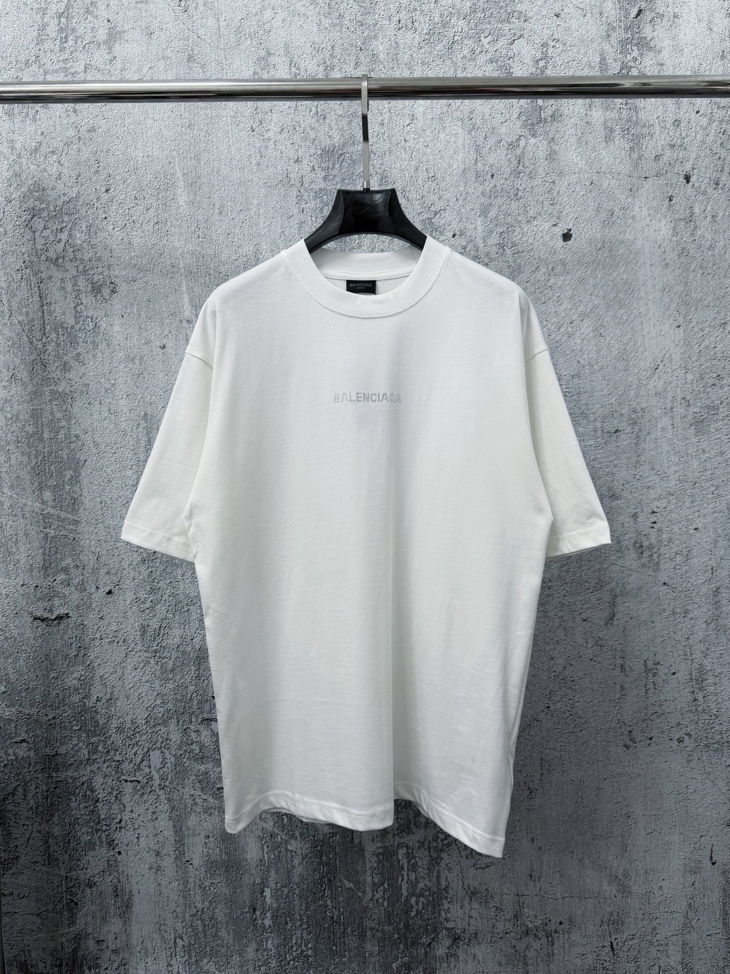 P70 [Balenciaga] Balenciaga 26ss manga corta con pedrería. El tejido está hecho de puro algodón peinado. Es fresco y có…
