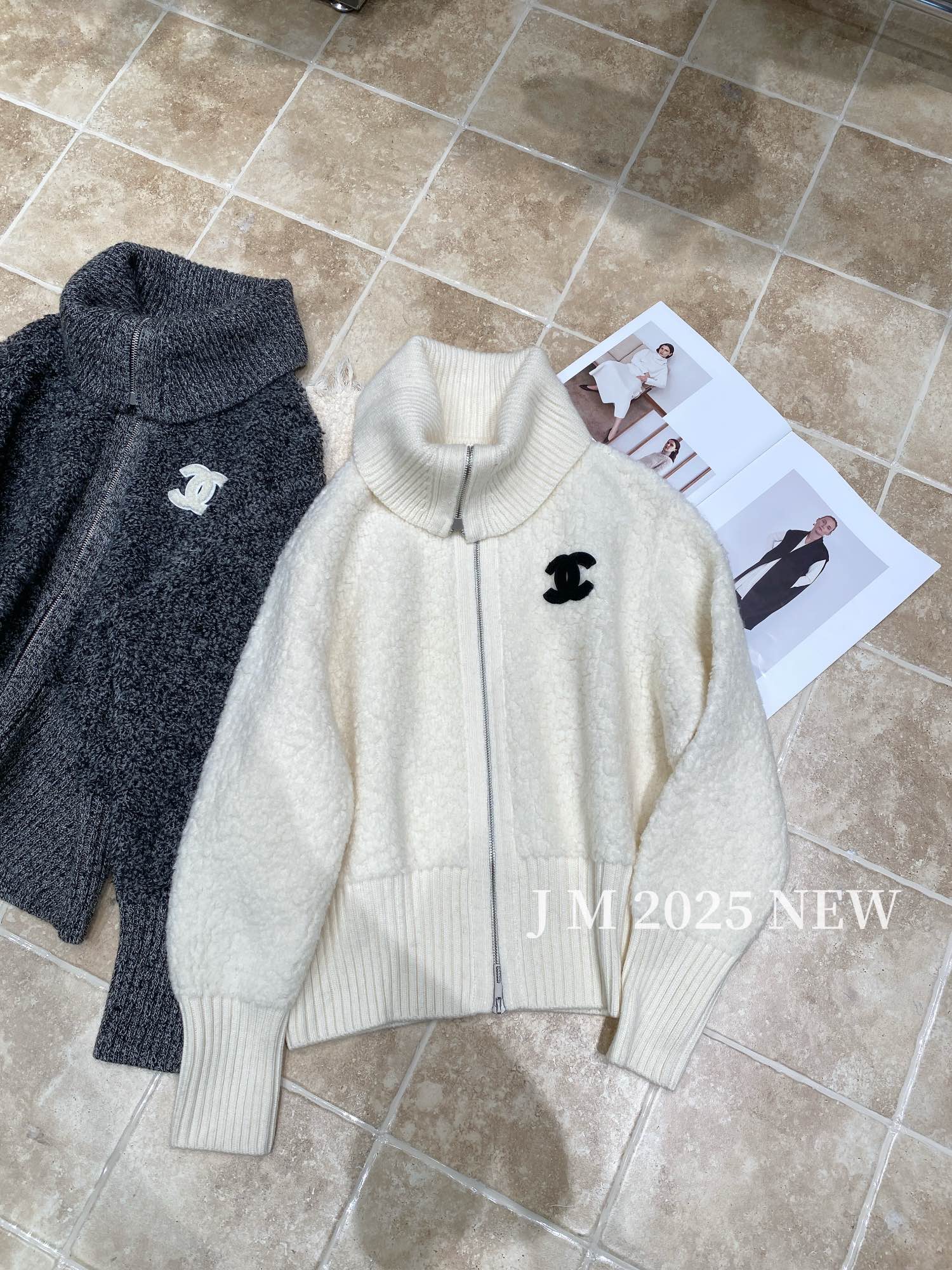 Luxueux cardigan en laine mérinos à large col pour femme, collection FW2025