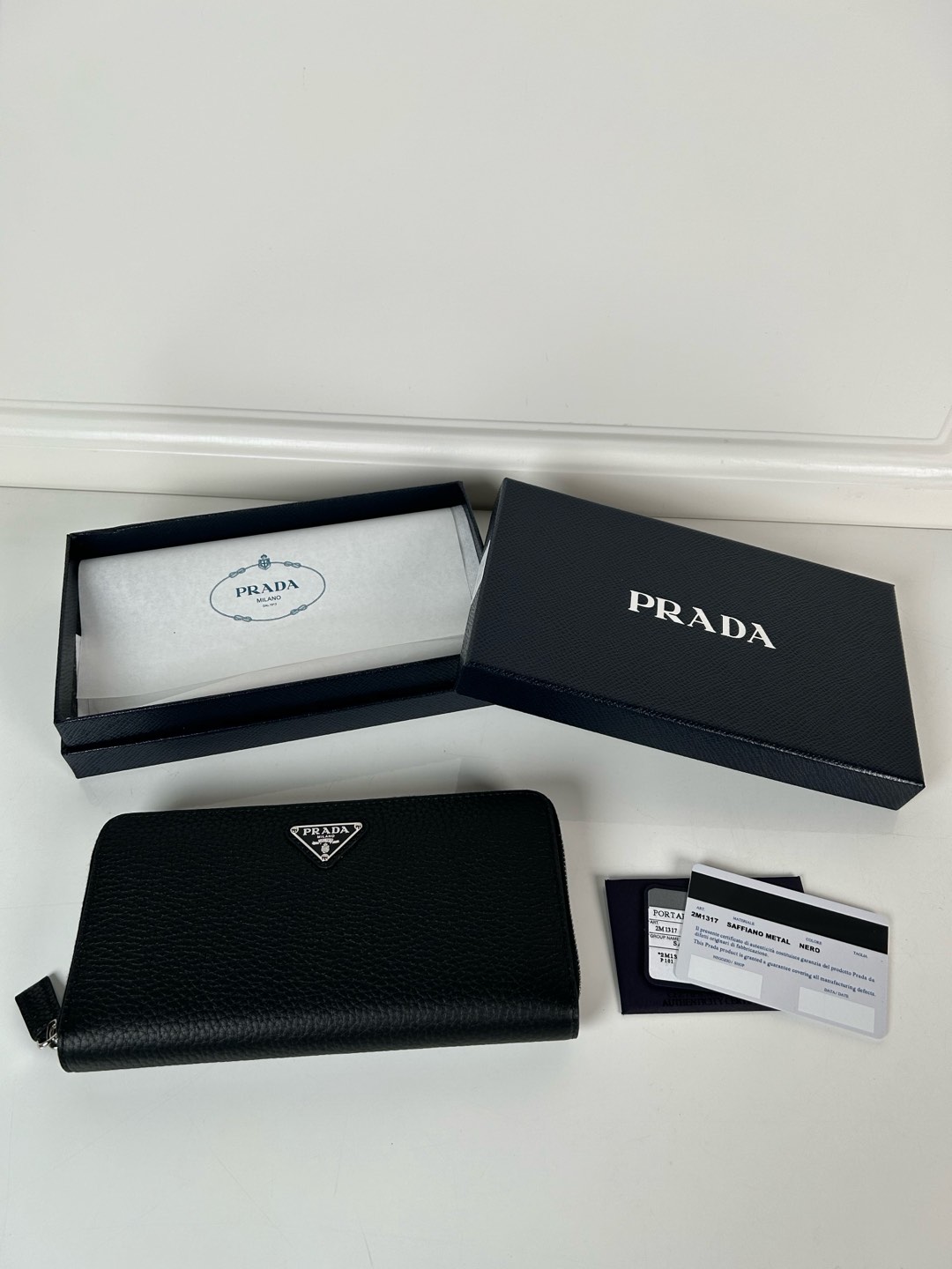 NO:672379,,P men's cross-pattern wallet, black deerskin, model 2M1317, single quality, made of cross-pattern cowhide, size 20cm×10.3cm, Prada, prada, cowhide19860909,P家男士十字纹皮夹,黑色鹿皮,型号2M1317,元单品质,十字纹牛皮制作,尺寸20cm×10.3cm,普拉达,prada,cowhide,欧美剧