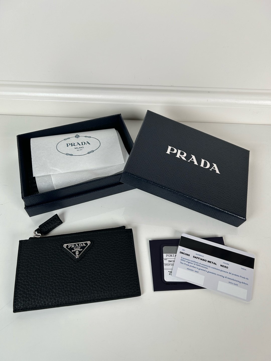 NO:672380,,P's black deerskin bag, model 2MC086, unisex, 5 card slots, large capacity, 1 leather zipper bag, 8cm*13cm, 175 steel stamp, Prada, prada19860909,P家黑色鹿皮卡包,型号2MC086,男女通用款,5个卡位超大容量,1个皮革拉链袋,8cm*13cm,175钢印,普拉达,prada,欧美剧