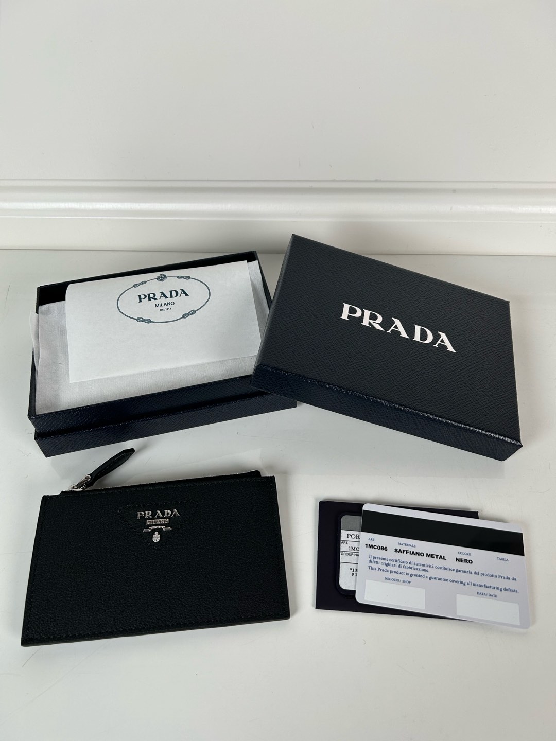 NO:672271,,P's black thin deer pickup bag, model 2MC086, unisex style, 5 card slots, large capacity, 1 leather zipper bag, 8cm*13cm, 175 steel stamp, Prada, prada19860909,P家黑色细鹿皮卡包,型号2MC086,男女通用款,5个卡位超大容量,1个皮革拉链袋,8cm*13cm,175钢印,普拉达,prada,欧美剧