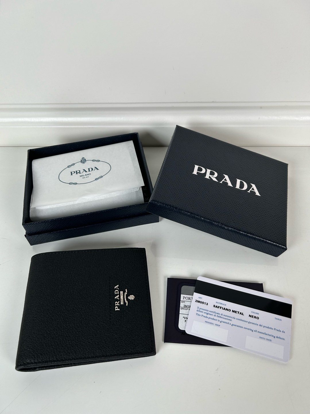NO:671917,,P men's deerskin short clip, black, model 2M0513, eight card slots, size 11×9.5cm, 175 steel stamp, meticulous workmanship as shown in the picture, Prada, prada19860909,P家男士鹿皮短夹,黑色,型号2M0513,八卡位,尺寸11×9.5cm,175钢印,做工细致工整如图可见,普拉达,prada,欧美剧