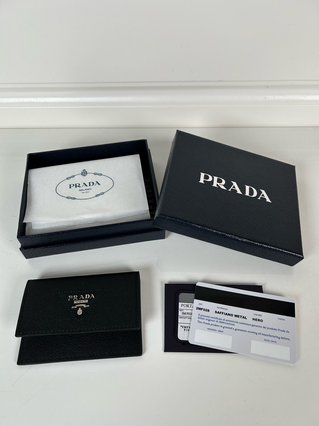 NO:671918,, P family small card holder for men and women, black, model: 1MF028, original quality, imported deerskin pattern, 2 card slots, can hold multiple cards, size 10×7cm, real shot, what you see is what you get, Prada, prada19860909,P家 男女通用小卡包,黑色,型号:1MF028,原单品质,进口鹿皮纹制作,2个卡位,可放置多张卡,尺寸10×7cm,实物拍摄,所见即所得,普拉达,prada,欧美剧