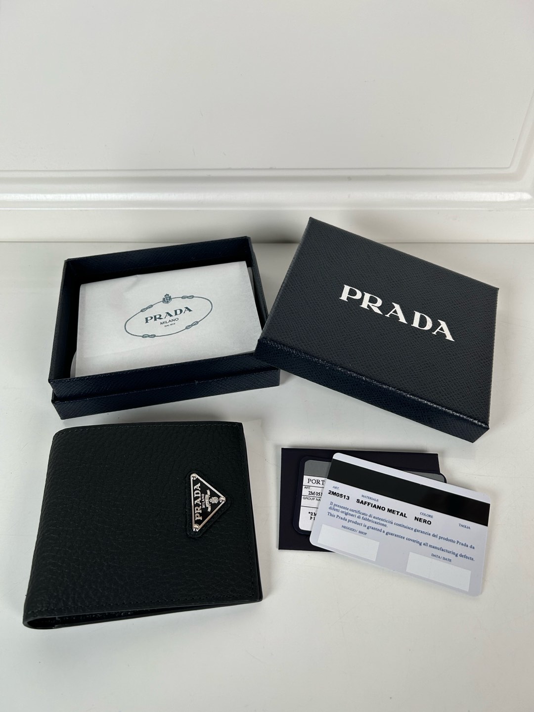 NO:671332,,P men's deerskin triangle silver mark short clip, black, model 2M0513, eight card slots, size 11×9.5cm, 175 steel stamp, meticulous workmanship as shown in the picture, Prada, prada19860909,P家男士鹿皮三角银唛短夹,黑色,型号2M0513,八卡位,尺寸11×9.5cm,175钢印,做工细致工整如图可见,普拉达,prada,欧美剧