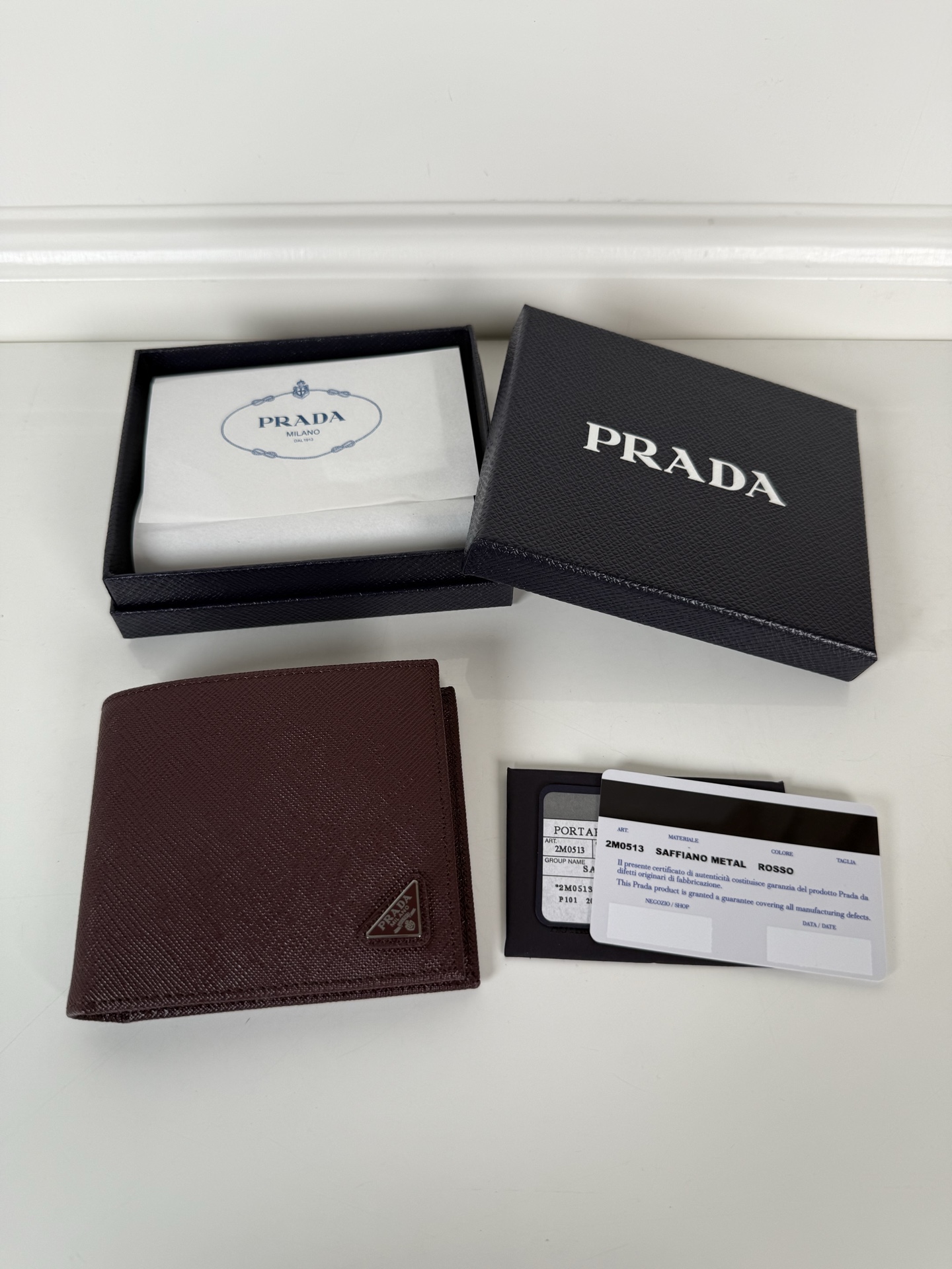 NO:674353,,P men's short wallet, Bordeaux red, model 2M0513, made of cross-grain cowhide, eight card slots, length 11 height 9.5cm, Prada, prada, wallets, cowhide19860909,P家男士短款钱包,波尔多红色,型号2M0513,十字纹牛皮制作,八卡位,长度11高度9.5cm,普拉达,prada,wallets,cowhide,欧美剧