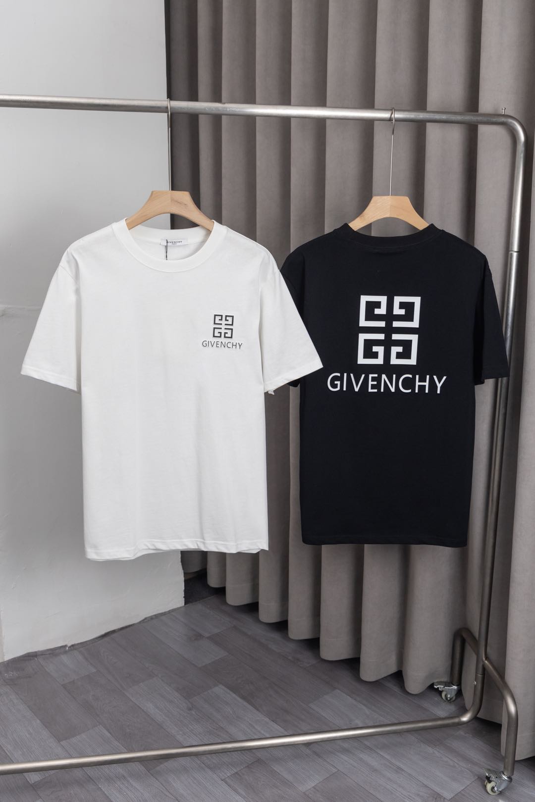 X043 "𝙉𝙚𝙬♈️Givenchy"🔥 Nueva camiseta de Givenchy 25ss, los logotipos de las letras delanteras y traseras están en r…