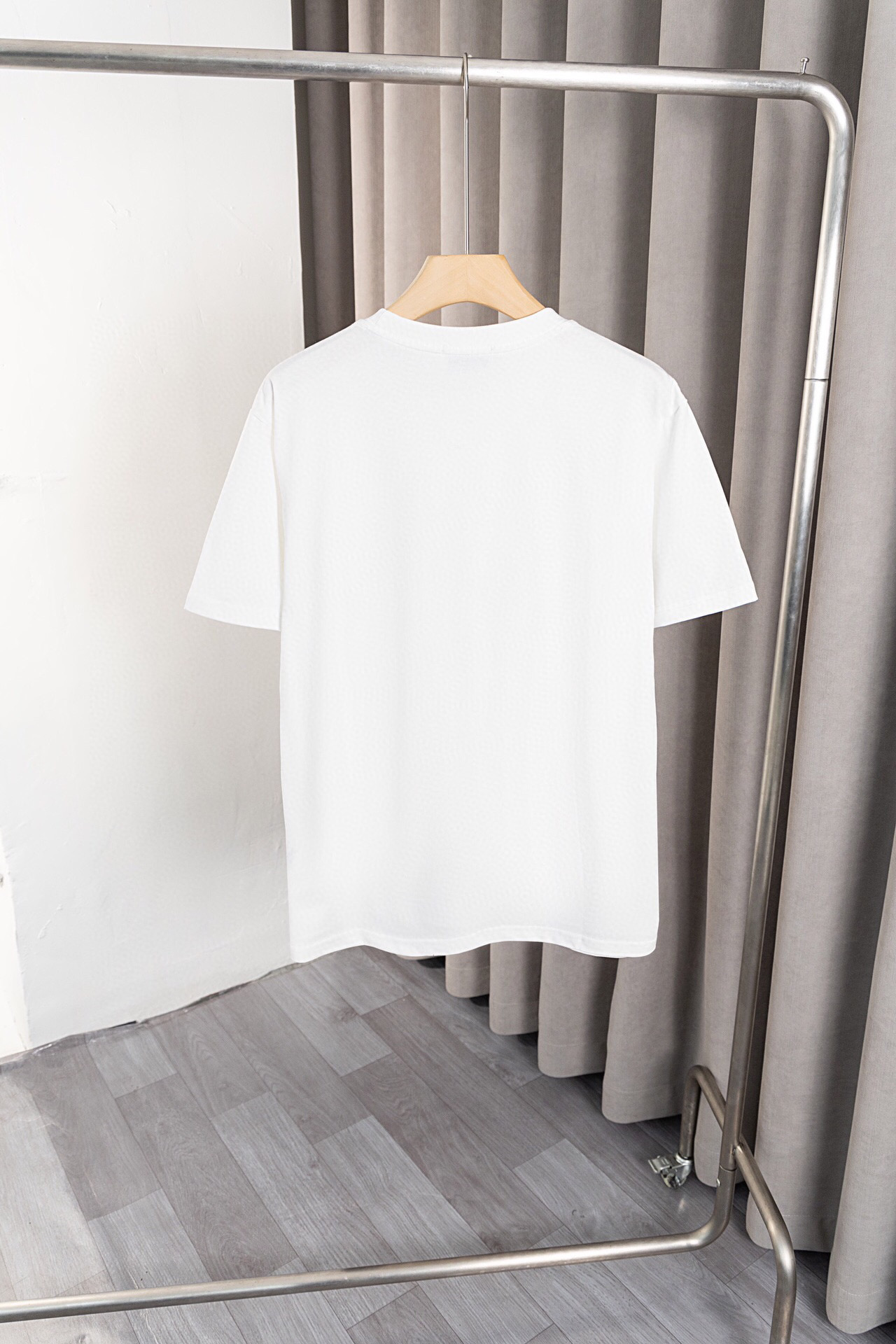 COACH Embroidered Logo T-shirts: Classic Design, Customized Cotton Fabric, Stylish Fashion. - 图片 3