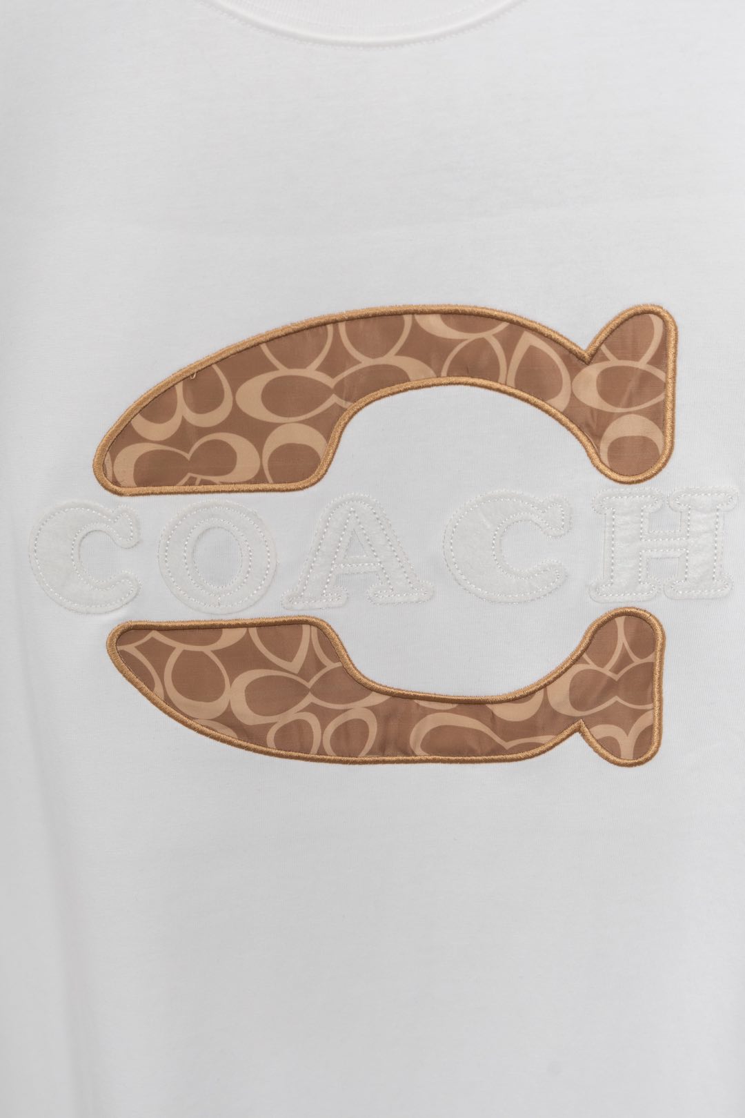 COACH Embroidered Logo T-shirts: Classic Design, Customized Cotton Fabric, Stylish Fashion. - 图片 4