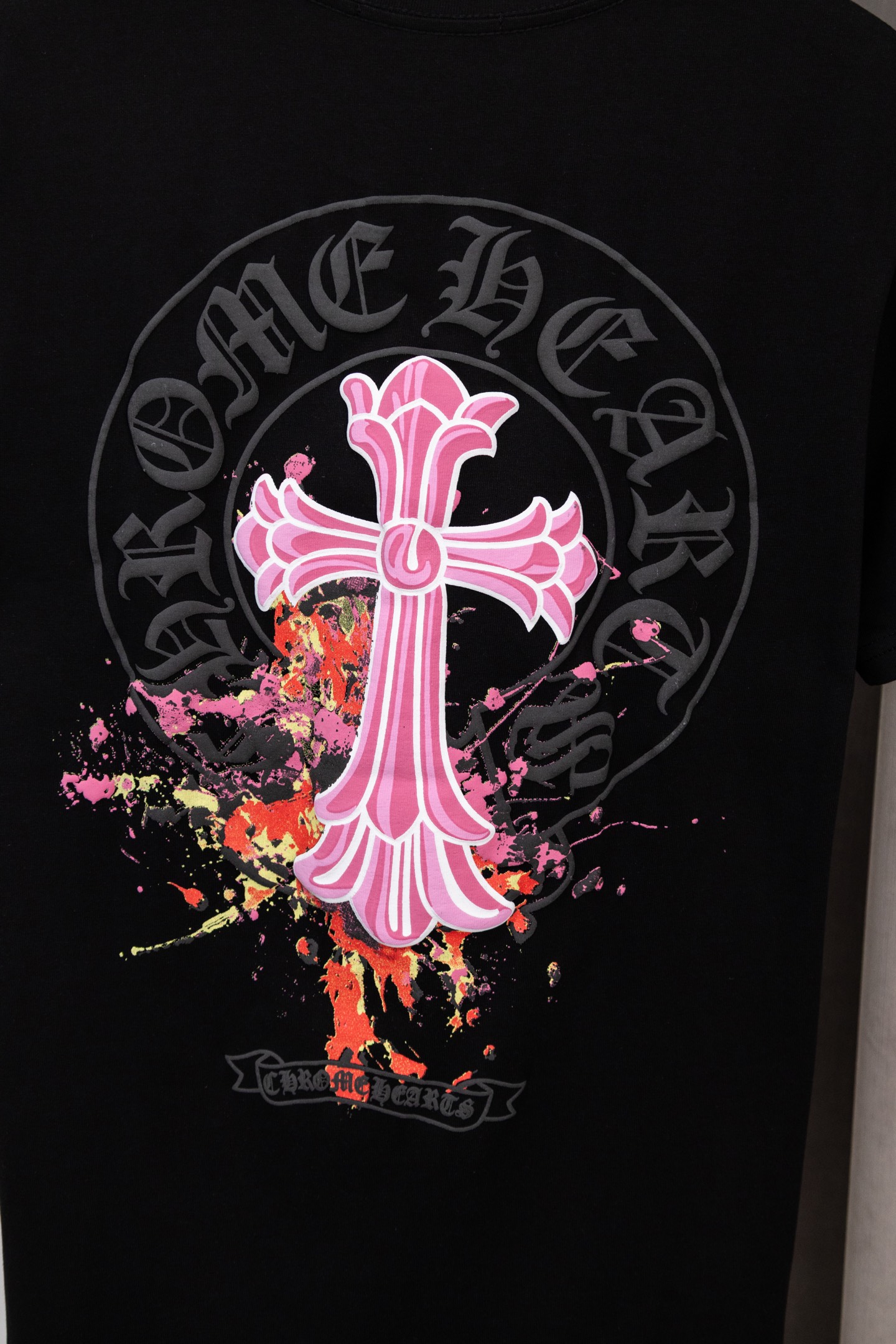 P137


Y030
Chrome Hearts 26ss新款T袖！采用260克双纱纯棉面料,前后图案+字母logo数码直喷工艺，时尚百搭 男女同款 颜色：黑色，白色，尺码:M～XXL码