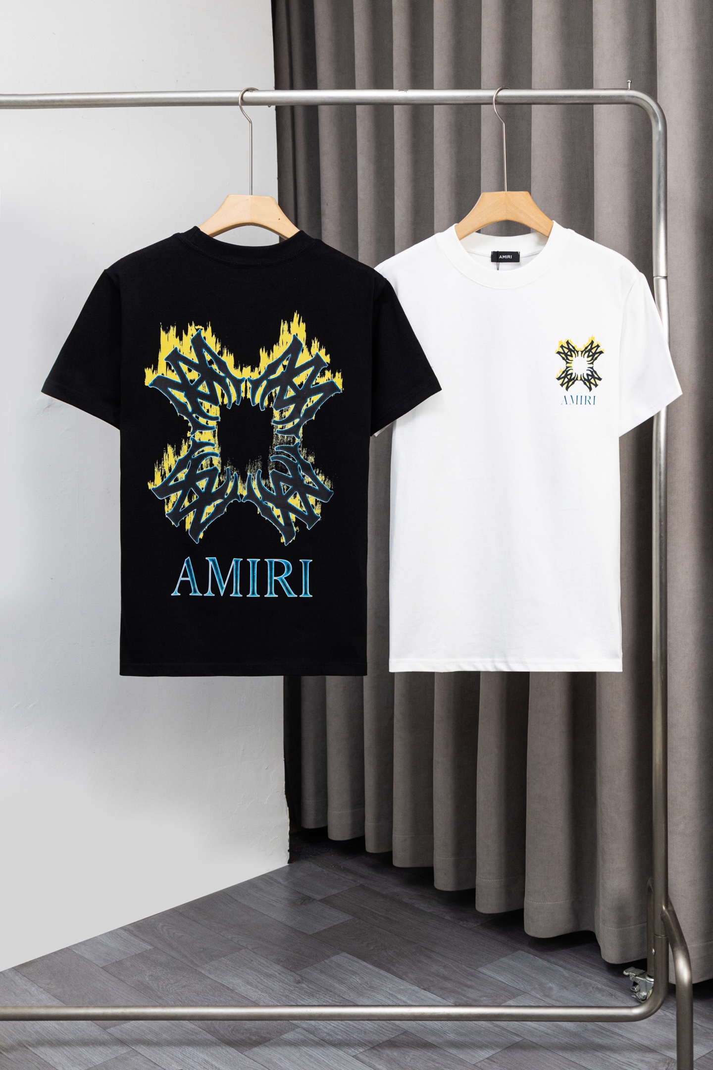 Y031 《New♈️AMIRI》🔥96ss新款T恤,前后彩色图案+字母logo数码直喷工艺,采用260克双纱全棉面料,面料柔软,潮流时尚百搭,男女同款.颜色: 黑色,白色,