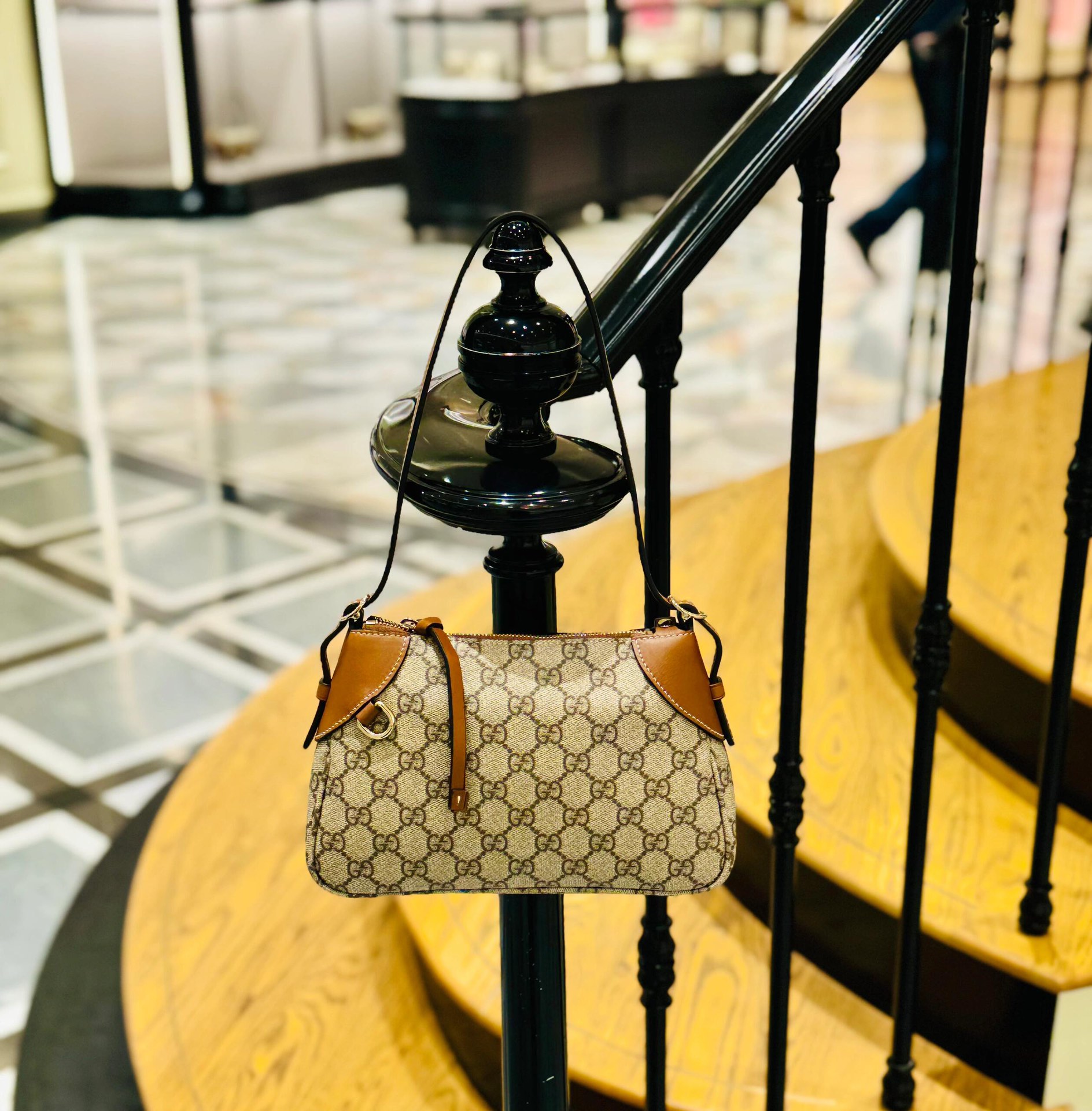Gucci 815218 So beautiful