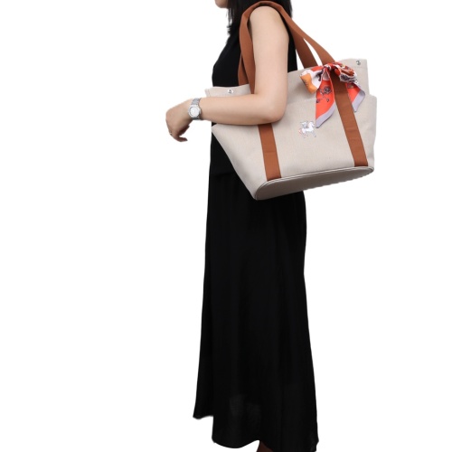 Stylish & Functional Diaper Tote Bag with Accessories - Ideal for Moms On-the-Go 1 Stylish & Functional Diaper Tote Bag with Accessories - Ideal for Moms On-the-Go