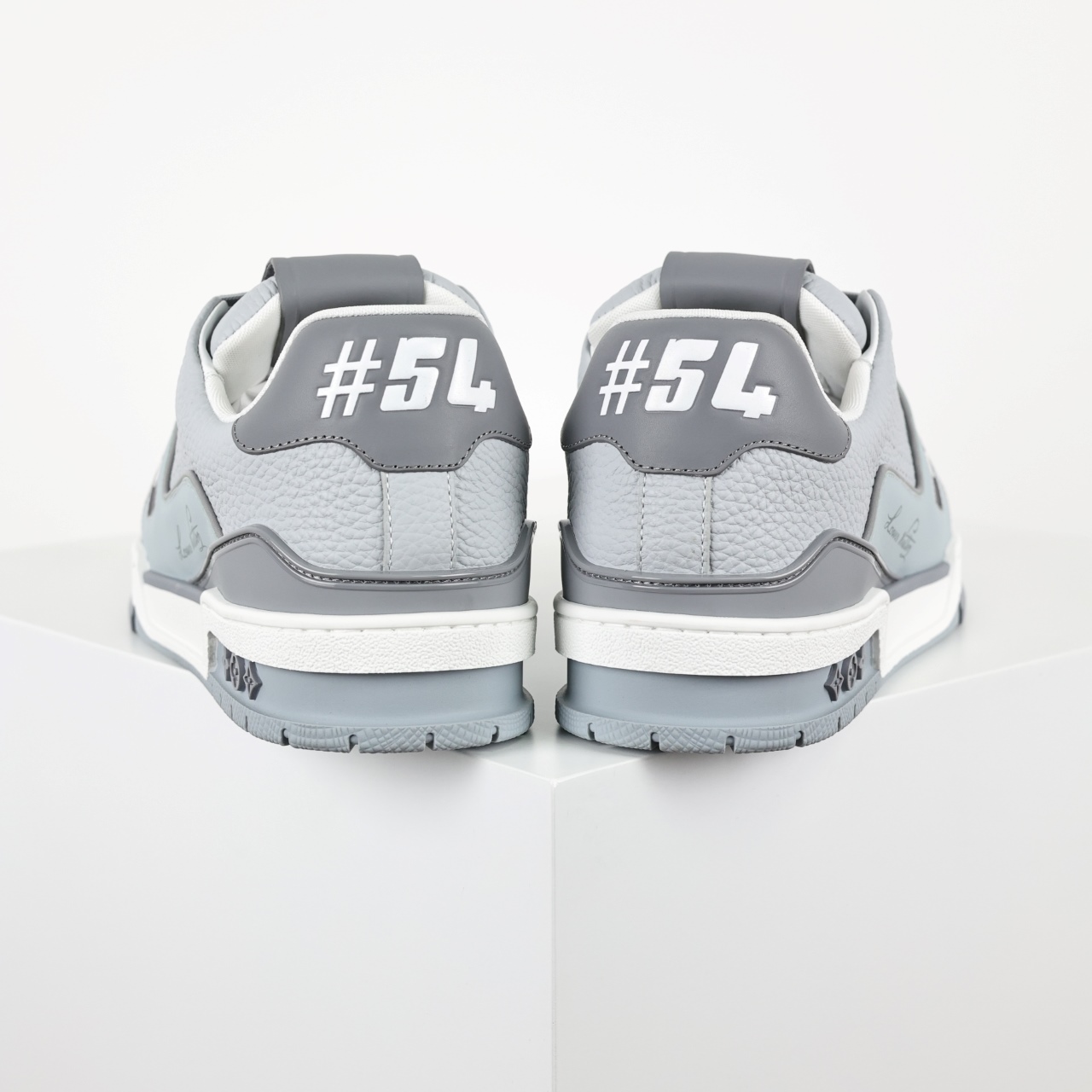 550 Lv Trainer X1 Max 版本 高奢经典巅峰 54灰水泥 东莞纯原顶级高端复刻
