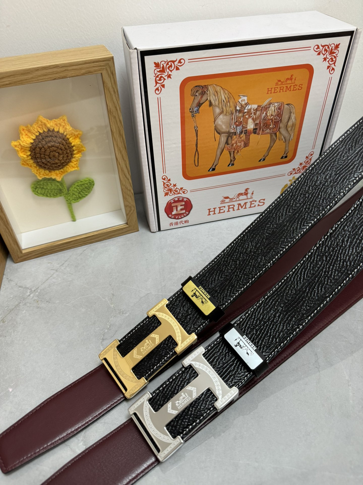 品名：爱马仕.Hermès 原单 Pyjdle材质：原单牛皮腰带 百分百头层牛皮腰带✨保证真皮，24K纯钢扣，专柜原单品质、做工精细，时尚大牌，送人自用首选包装： 请认准如图专柜包装赠送打孔器手提袋专柜礼盒宽度3.8CM