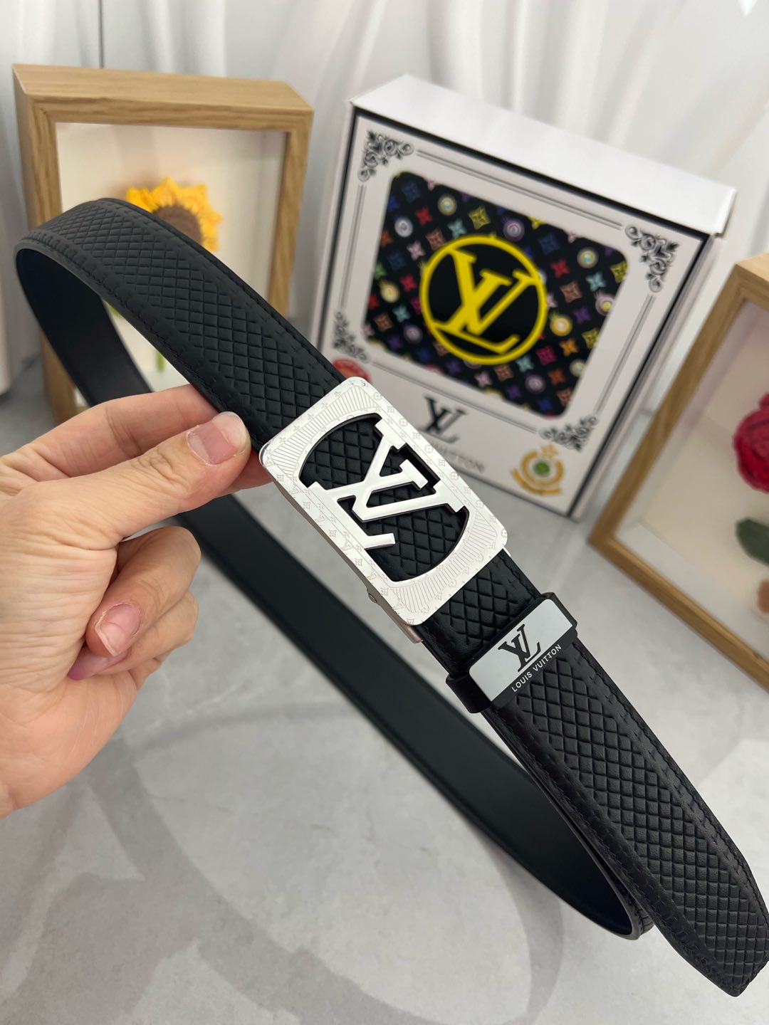 Louis Vuitton Leather Belt with LV Buckle, 3.5cm Wide 4 i1736438564395 1948 0 2