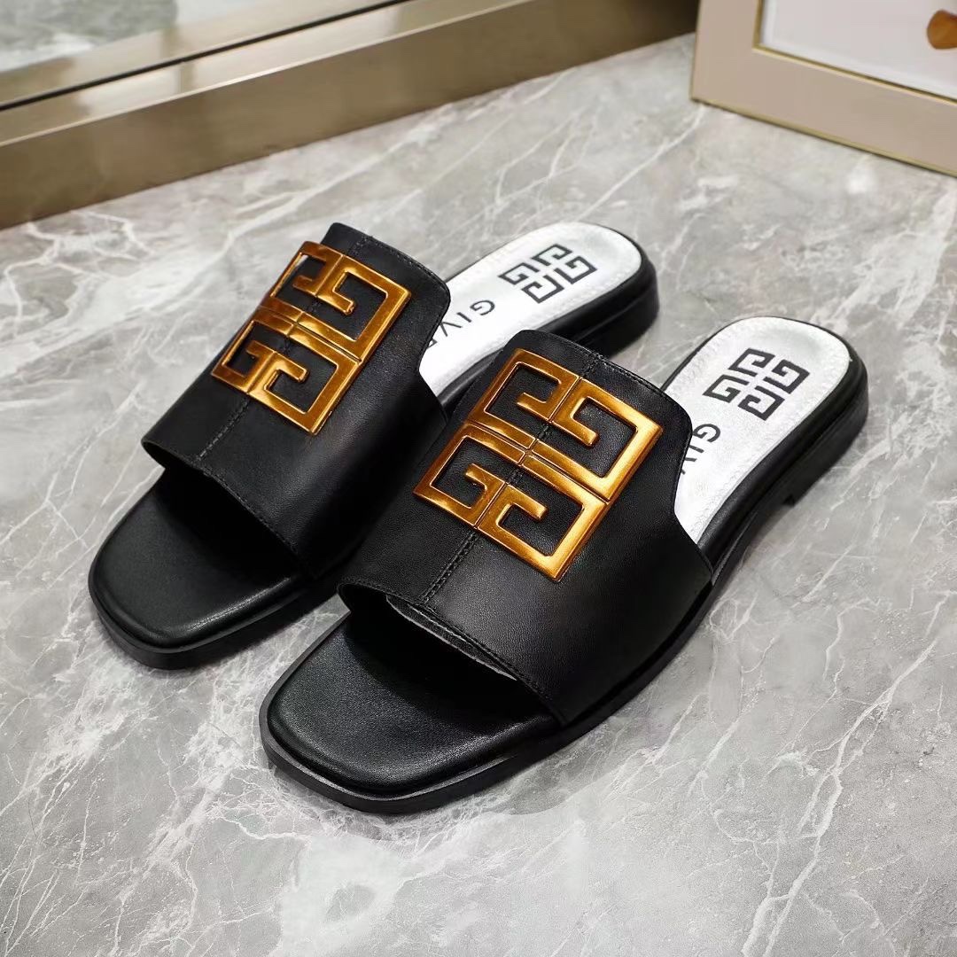 NO:166142,GIVENCHY/Givenchy open-toe flat slippers are shipped. The metal buckle with the brand logo is matched with the metallic silver leather pad, which is high-end and elegant. The upper top layer cowhide, inner sheepskin, size 35-40. Size 41-42 can be customized. There are black~white~apricot color~3 colors, slippers, given, given, slippers, cowhide, sheepskin19860909GIVENCHY/纪梵希露趾平底拖鞋出货了,带有品牌标志的金属饰扣与金属质感的银色皮垫搭配,高端大气上档次.鞋面头层牛皮,内里羊皮,35-40码.41-42码可以订做.有黑色~米白色~杏色～3个颜色,拖鞋,givenchy,givenchy,slippers,cowhide,sheepskin,Women's Shoes