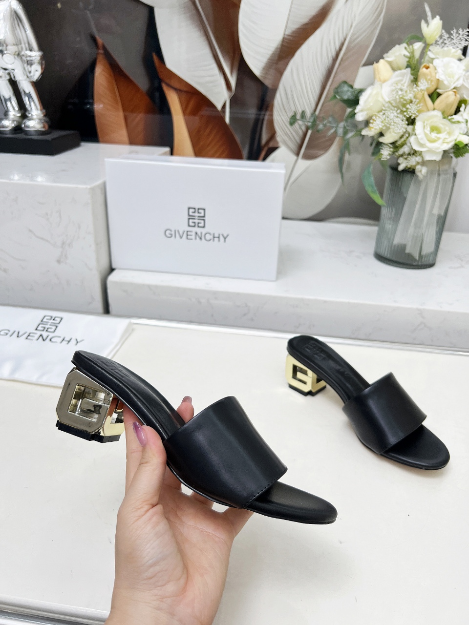 Fashionable Heel Slipper: Brahma 2005 Style in Black Cow Skin, Sheep Skin Lining. - 图片 7