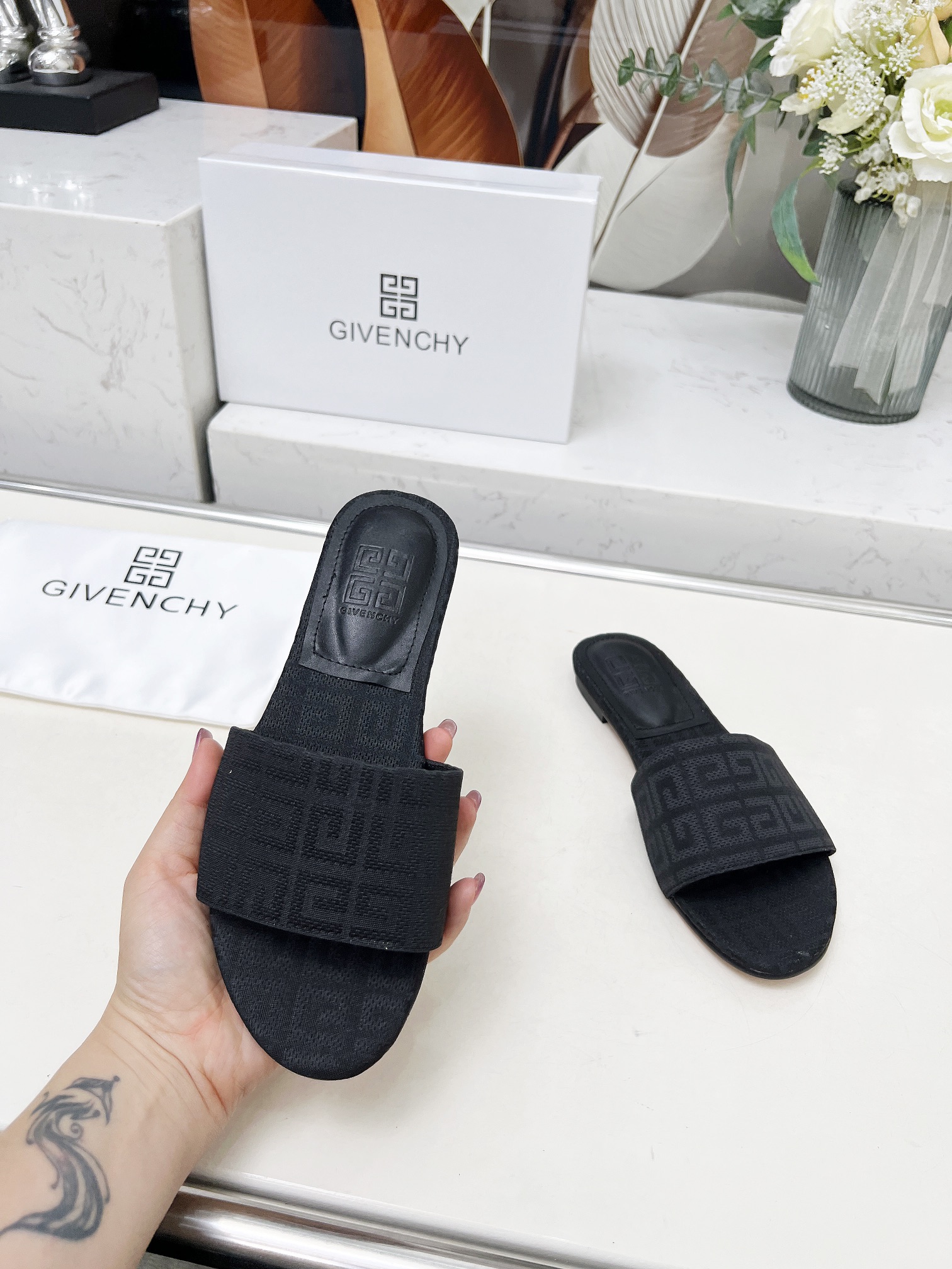 Fashion Brahma Shoes 2005: Stylish Sandals with Quatian Material and Sheep Skin - 图片 7
