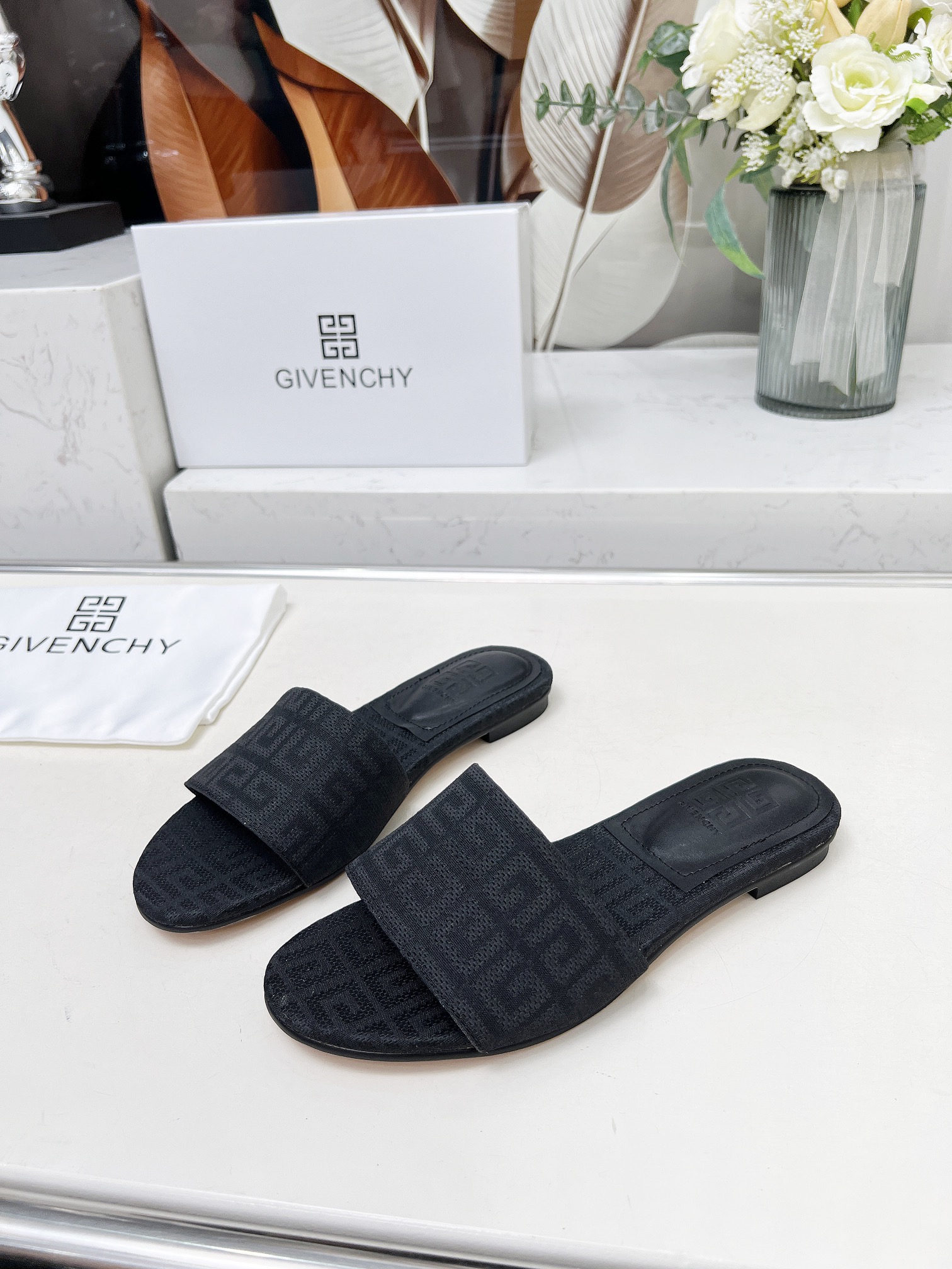 Fashion Brahma Shoes 2005: Stylish Sandals with Quatian Material and Sheep Skin - 图片 3
