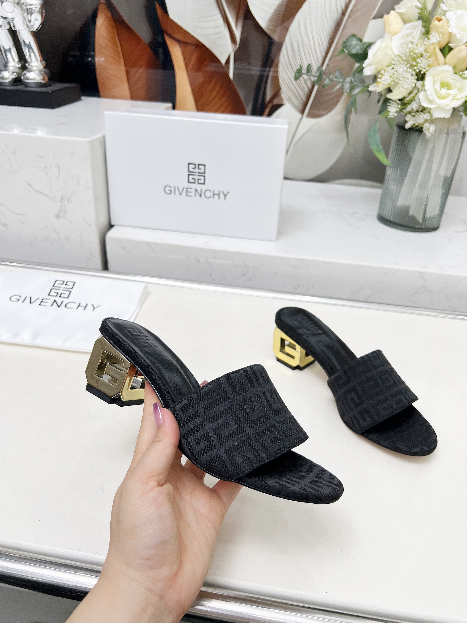 Fashionable Heel Slipper in Black Cow Skin with Sheep Skin Interior, Rubber Sole. Size 35-41. Price: £400. - 图片 3