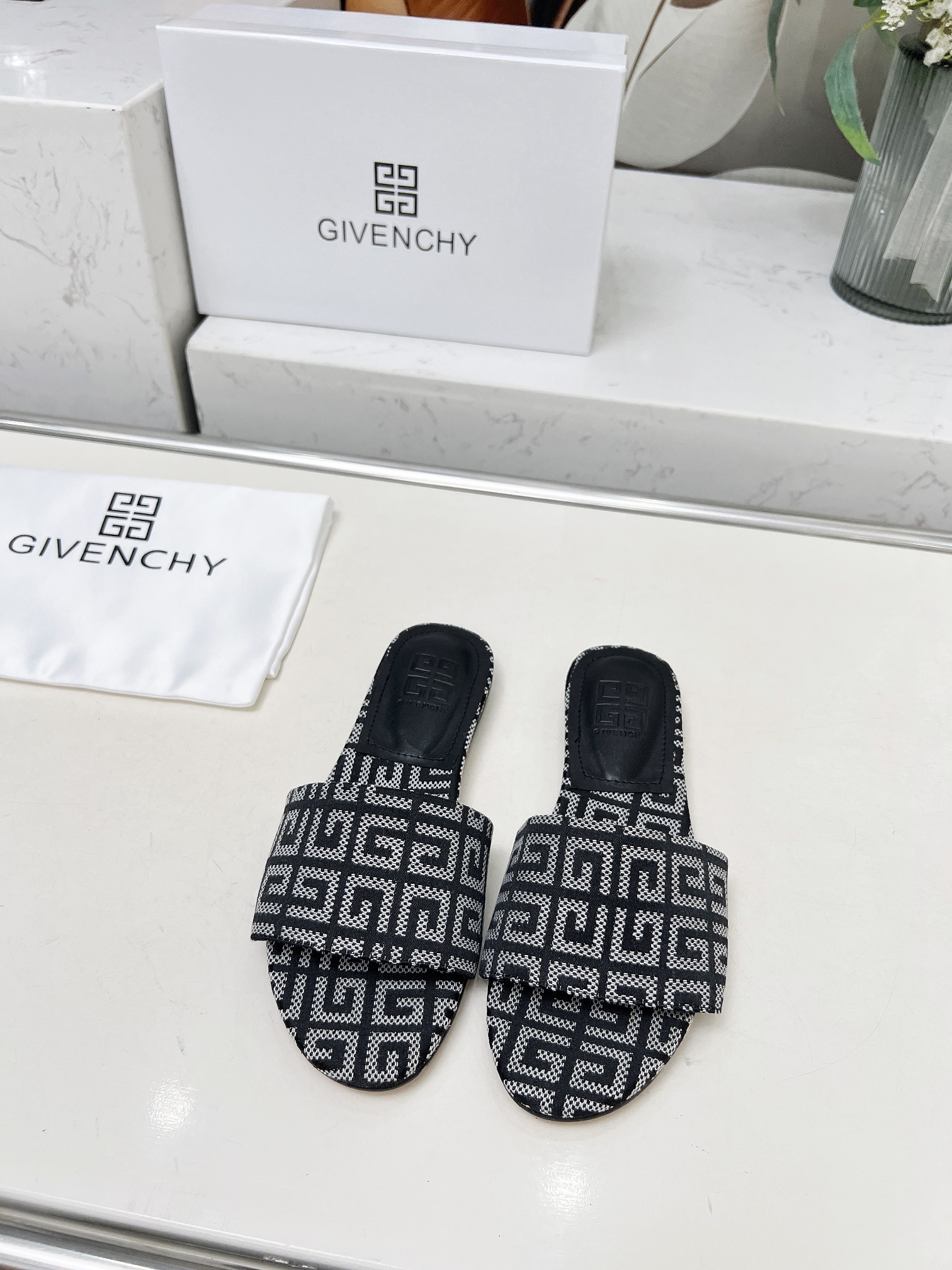Fashion Brahma Shoes 2005: Stylish Sandals with Quatian Material and Sheep Skin Insole - 图片 1
