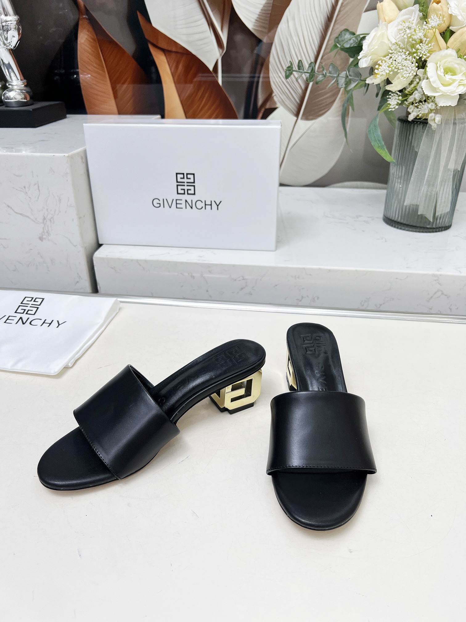 Fashionable Heel Slipper: Brahma 2005 Style in Black Cow Skin, Sheep Skin Lining. - 图片 1