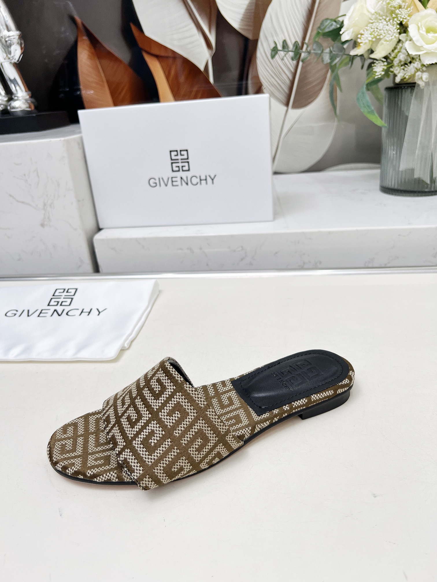 Fashion Brahma Shoes 2005: Stylish Sandals with Quatian Material and Sheep Skin Insoles - 图片 5