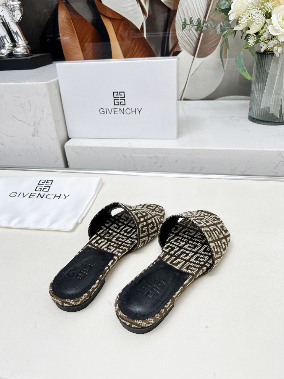 Fashion Brahma Shoes 2005: Stylish Sandals with Quatian Material and Sheep Skin Insoles - 图片 2
