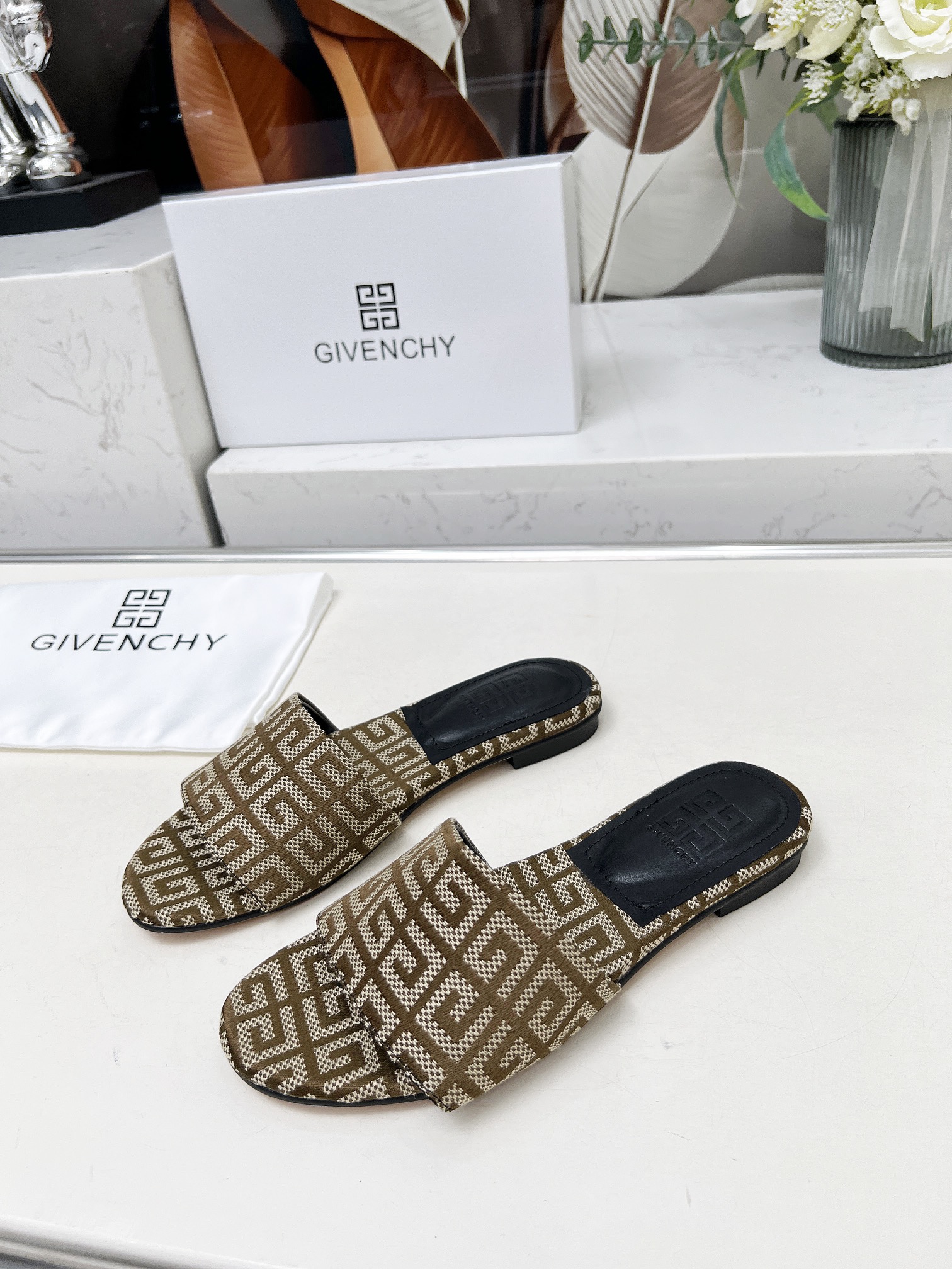 Fashion Brahma Shoes 2005: Stylish Sandals with Quatian Material and Sheep Skin Insoles - 图片 3