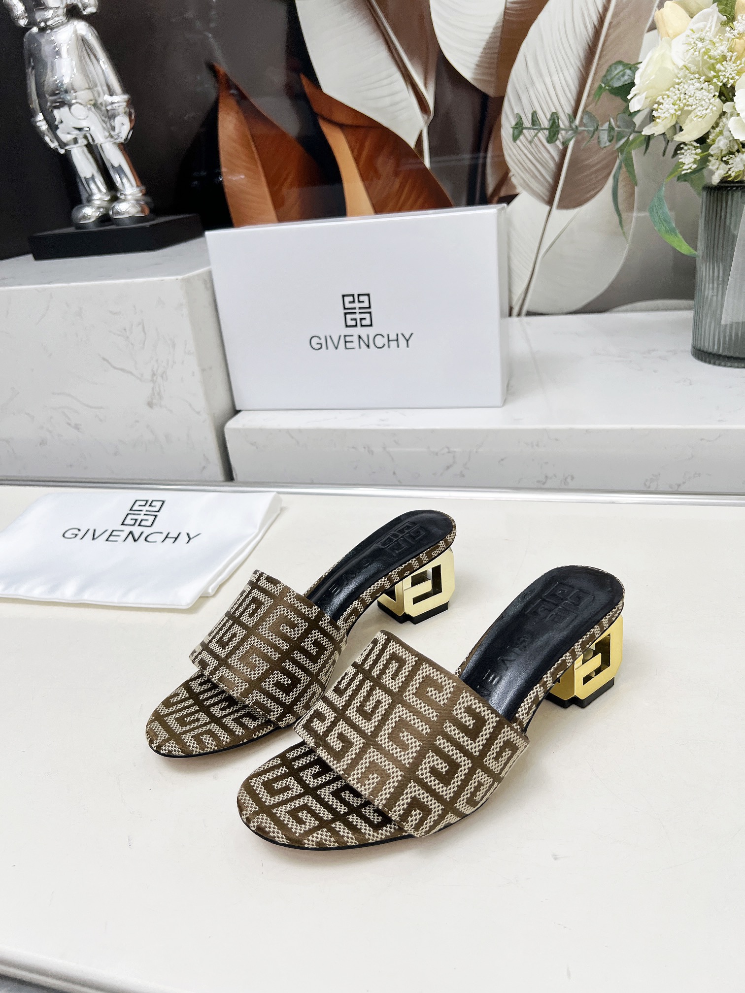 Fashionable Heel Slipper Style: Brahma 2005 with Cow and Sheep Skin, Rubber Sole - 图片 1
