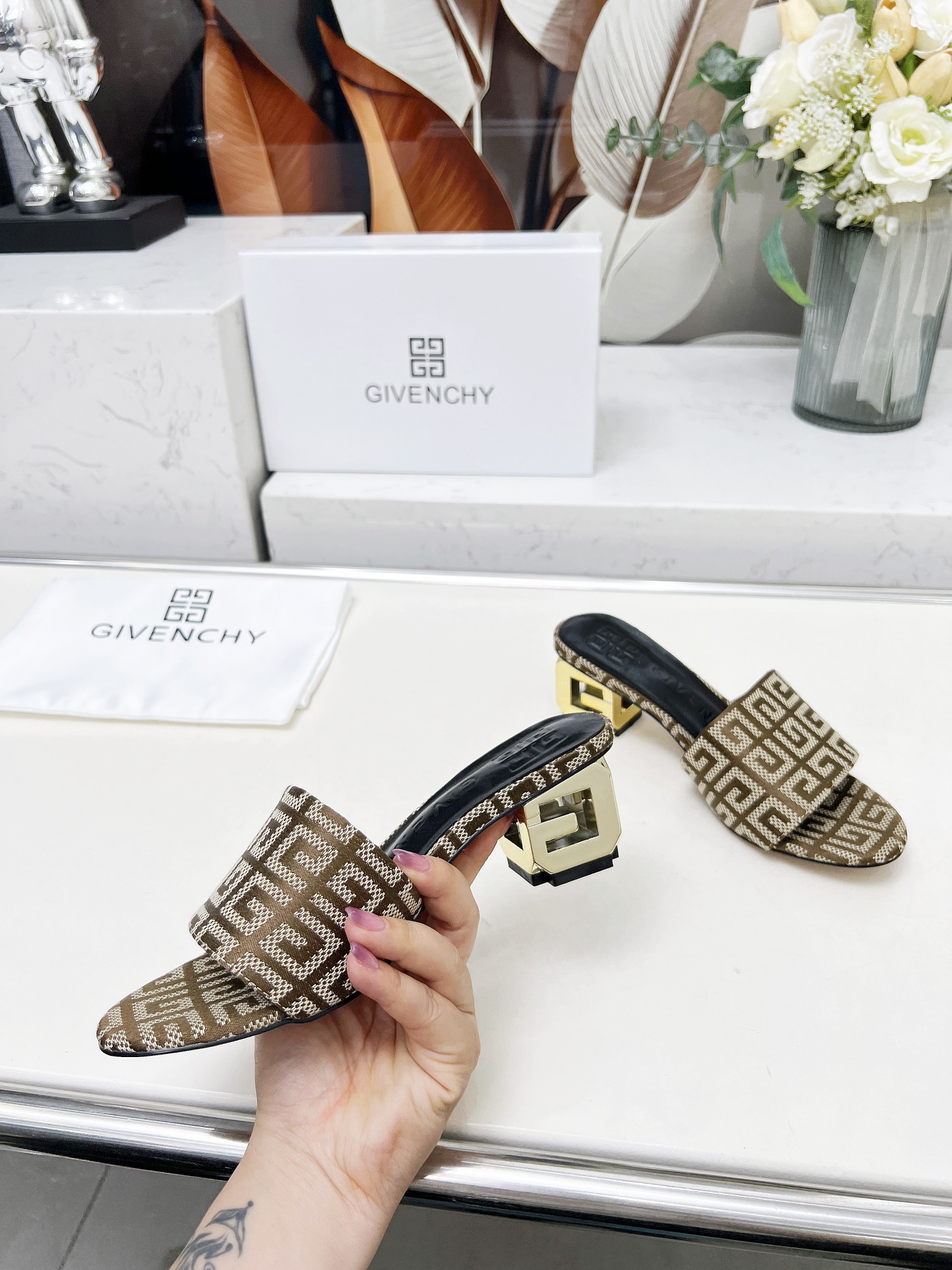 Fashionable Heel Slipper Style: Brahma 2005 with Cow and Sheep Skin, Rubber Sole - 图片 3