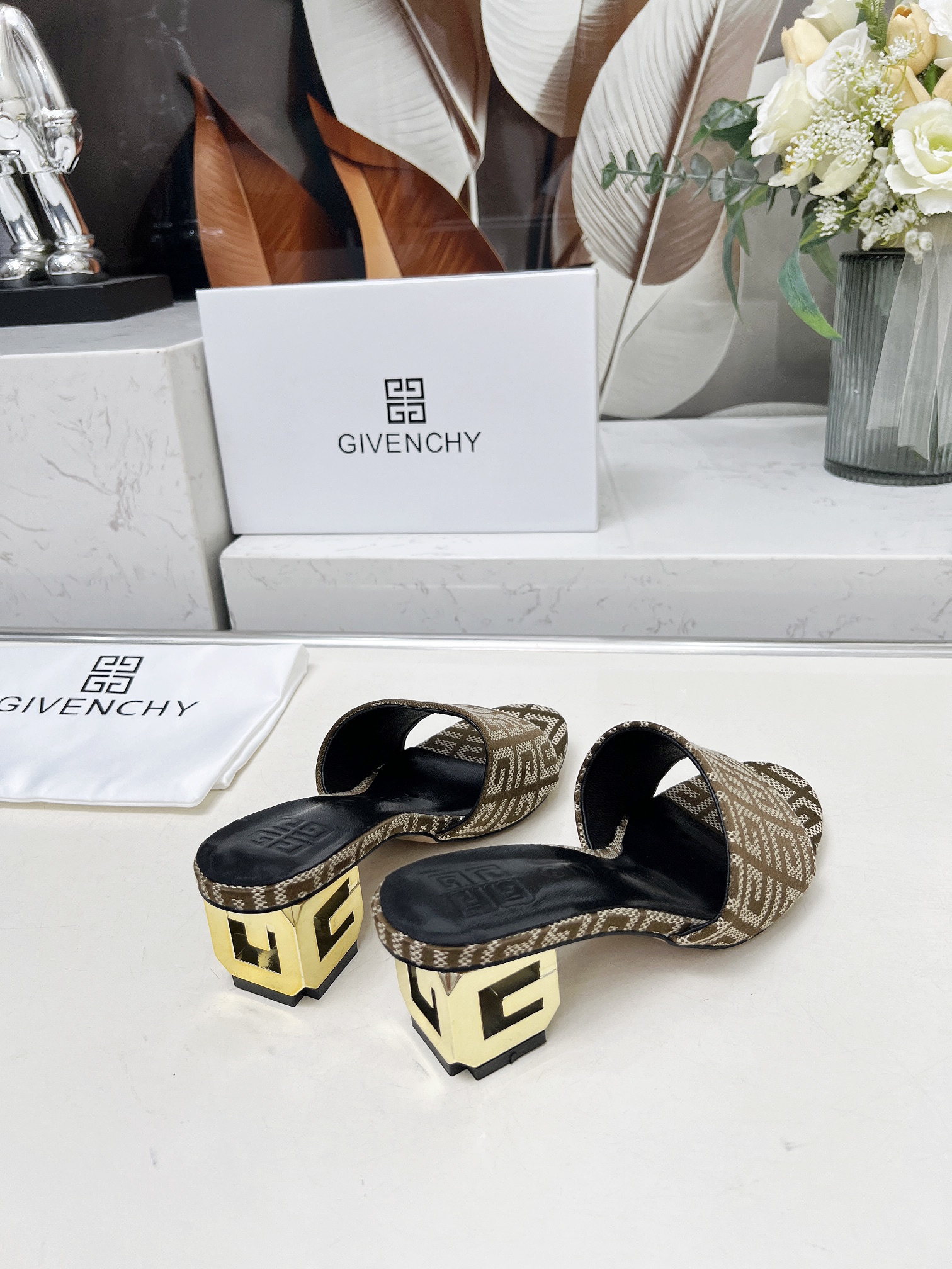Fashionable Heel Slipper Style: Brahma 2005 with Cow and Sheep Skin, Rubber Sole - 图片 5