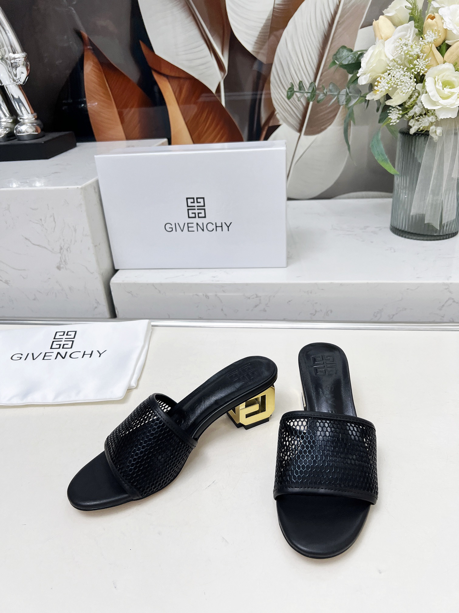 Fashionable Heel Slipper: Brahma 2005 Style in Black Cow Skin and Sheep Skin - 图片 1