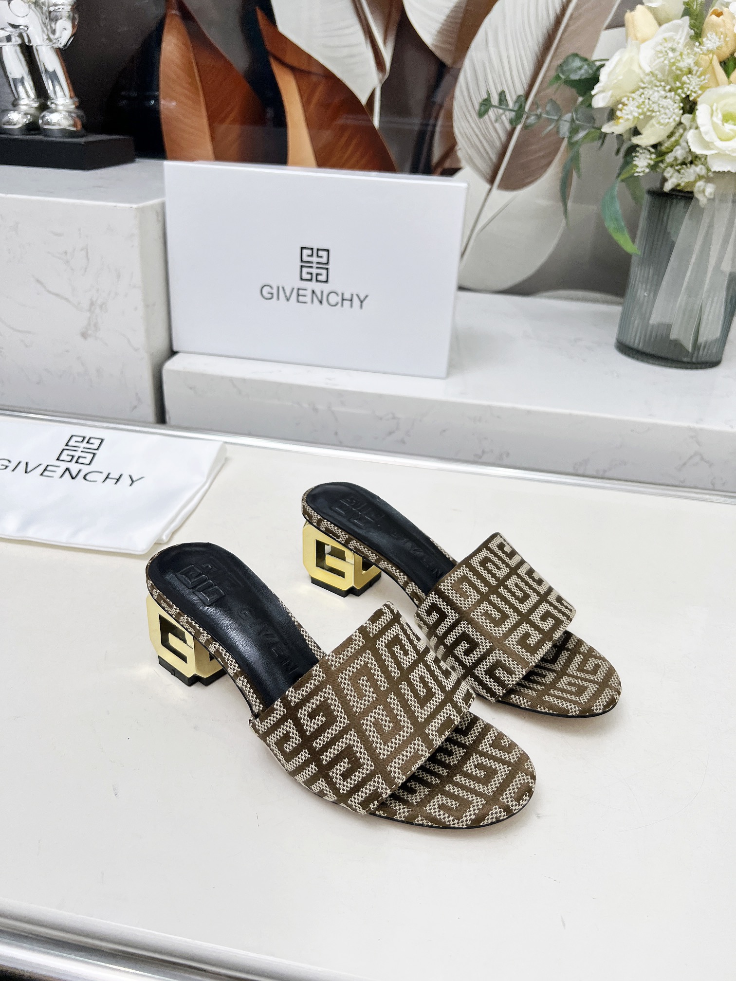 Fashionable Heel Slipper Style: Brahma 2005 with Cow and Sheep Skin, Rubber Sole - 图片 2