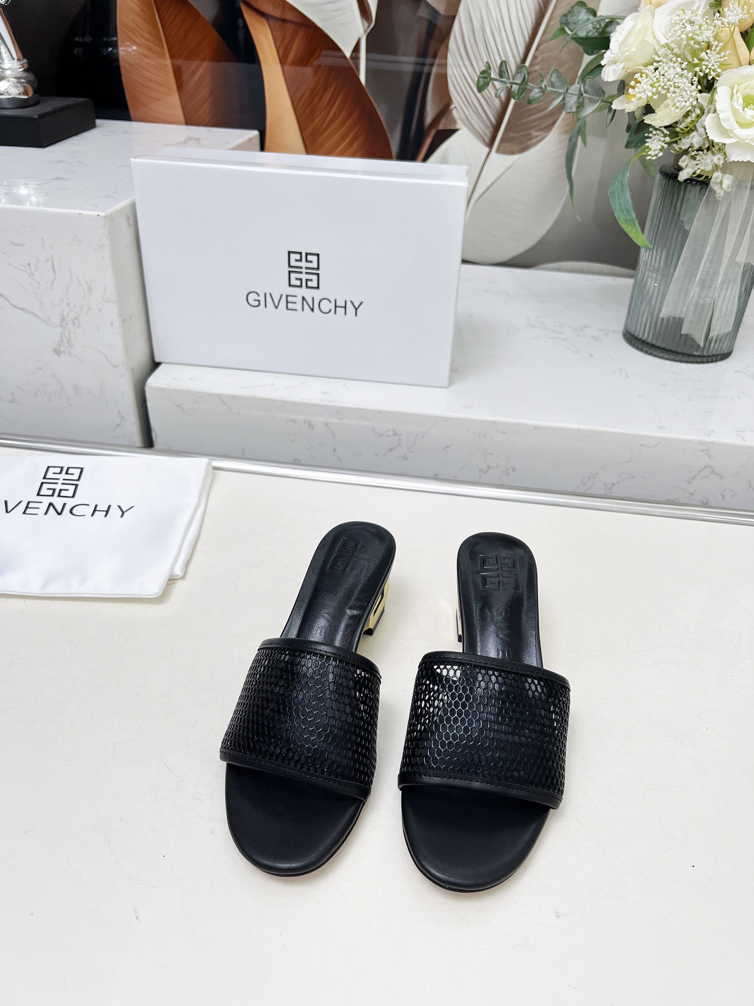 Fashionable Heel Slipper: Brahma 2005 Style in Black Cow Skin and Sheep Skin - 图片 2