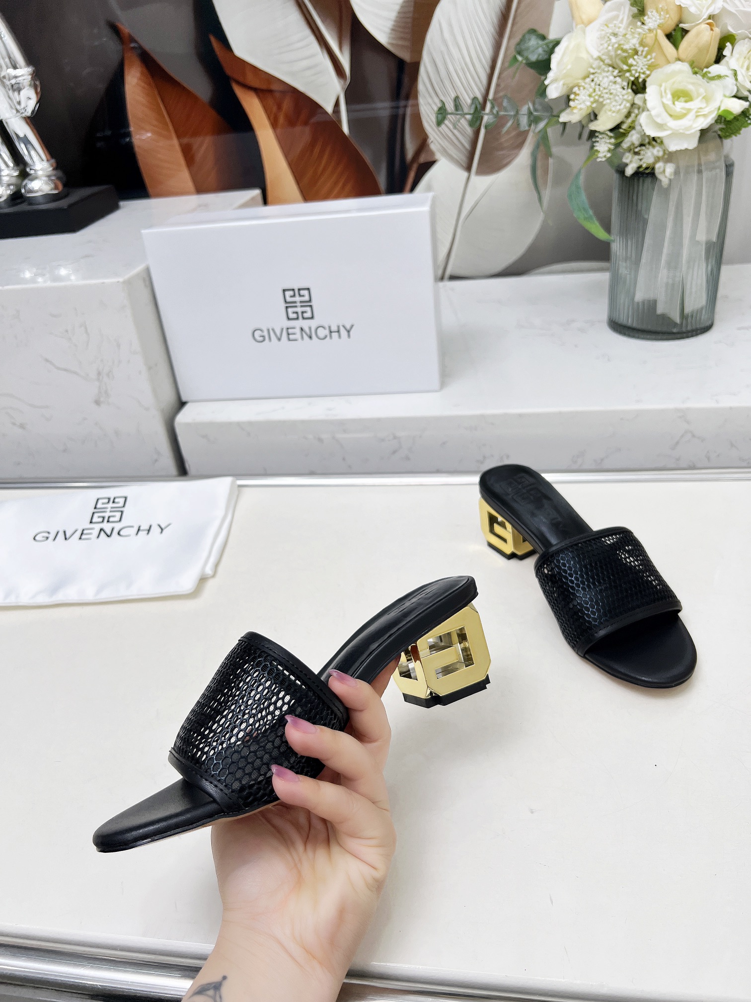 Fashionable Heel Slipper: Brahma 2005 Style in Black Cow Skin and Sheep Skin - 图片 6