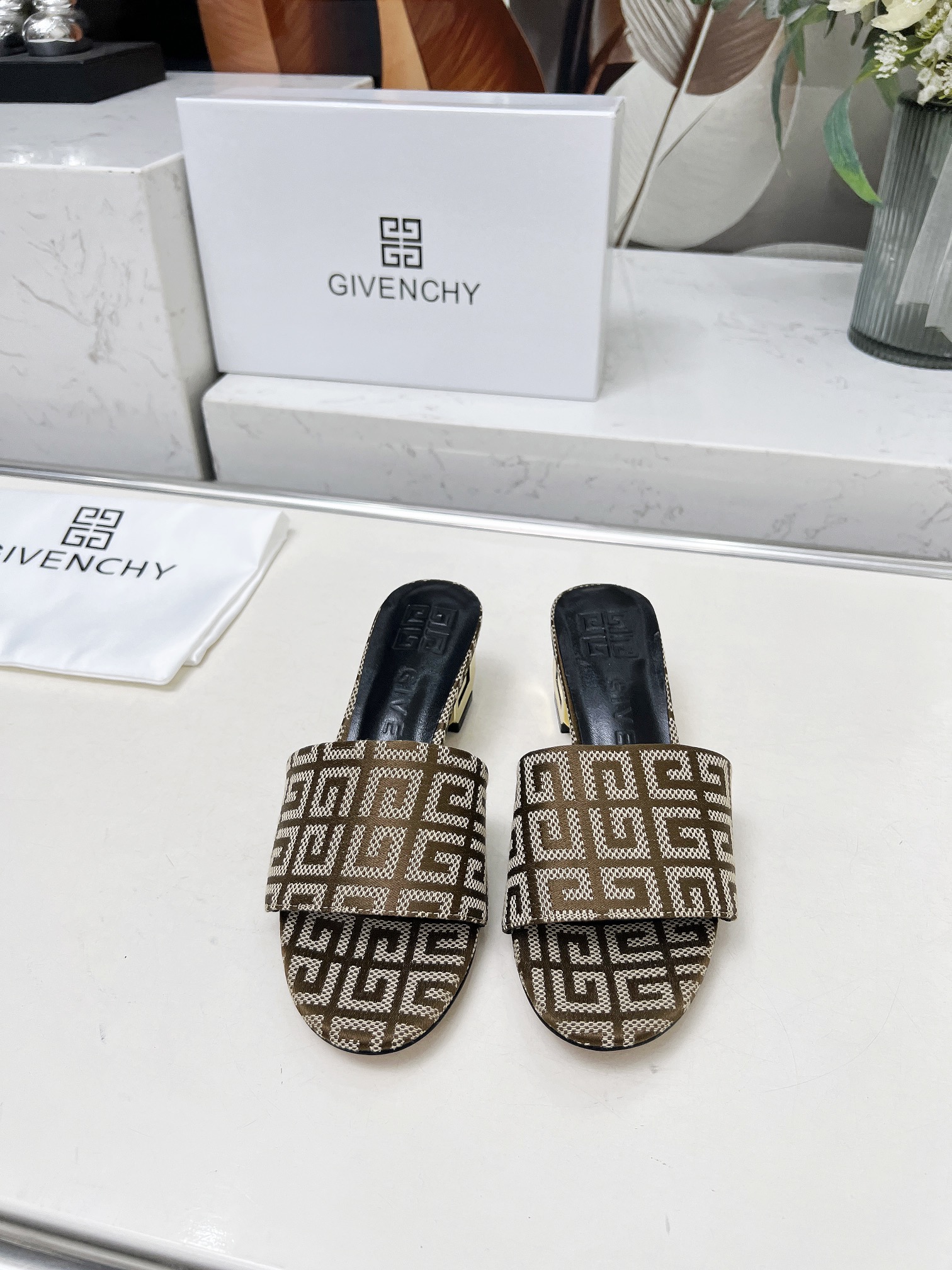 Fashionable Heel Slipper Style: Brahma 2005 with Cow and Sheep Skin, Rubber Sole - 图片 7