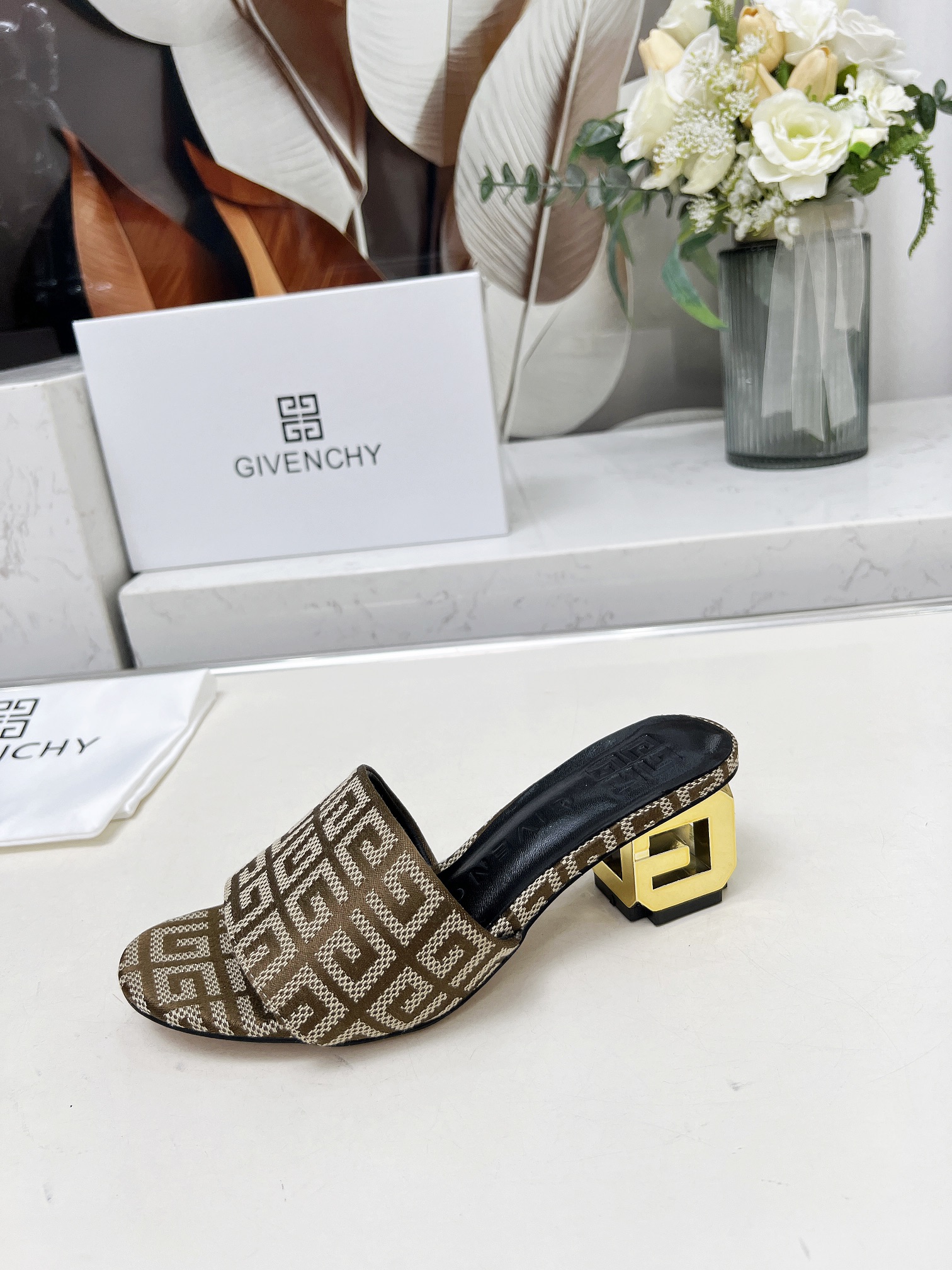 Fashionable Heel Slipper Style: Brahma 2005 with Cow and Sheep Skin, Rubber Sole - 图片 6