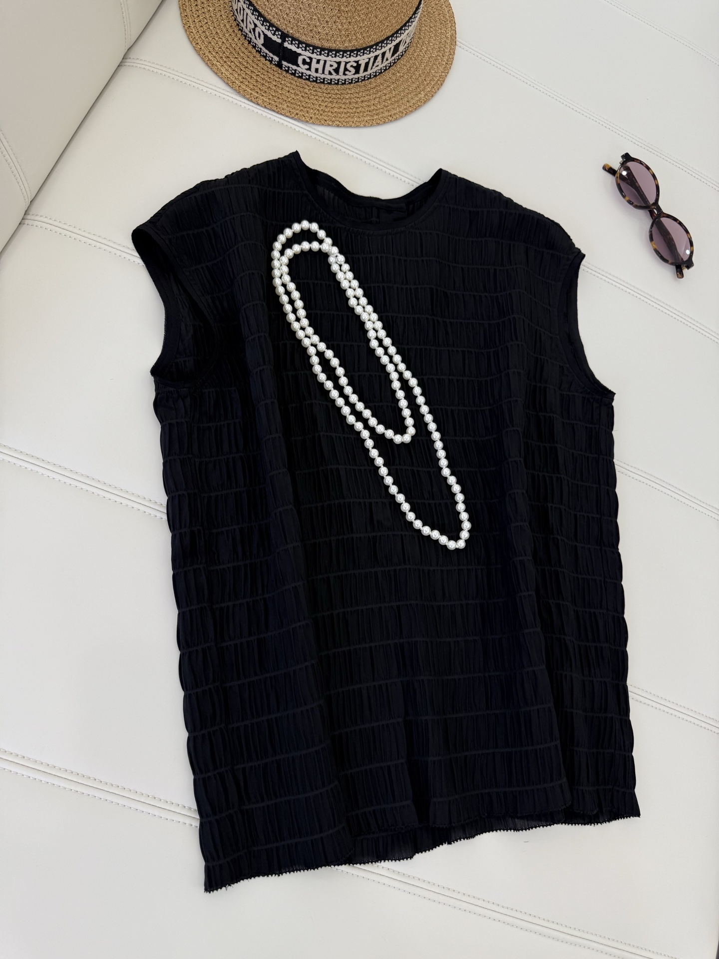 NO:434656,Metal jewelry embellishments on top, silk and jewelry, instantly becoming the focus. * Slimming but not showing breasts, slightly loose style + lining design, cleverly modifying the body shape, and a slightly fat figure can be controlled. * Easy to manage pre-shrinking process, shrinkage rate is lower than 3, and daily care is more worry-free., real silk, alexander wang19860909上衣金属饰品点缀,真丝与珠宝辉映,瞬间成为焦点. * 显瘦不显胸略宽松版型+内衬设计,巧妙修饰身形,微胖身材也能驾驭. * 易打理预缩工艺处理,缩水率低于3,日常护理更省心.,,real silk,alexander wang,Women's clothing