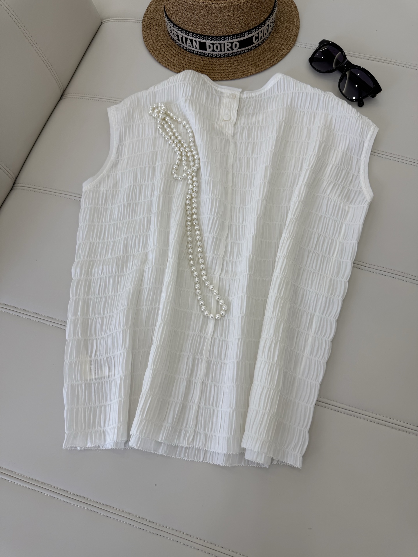 NO:434654,Top Three-dimensional pleated craftsmanship, waist pleated and skirt hem are treated with micro pleated treatment, rich layering, and high waistline, visually optimized proportions, hiding flesh to make you look slimming. * The unique sesame crepe texture has low-key texture, suitable for commuting and dates, and can be seamlessly switched with a suit or knitted jacket.,, skirts, jackets & coats, business suit, alexander wang19860909上衣 立体褶皱工艺腰间抽褶与裙摆微褶处理,丰富层次感的同时拉高腰线,视觉优化比例,藏肉显瘦. * 双绉纹理独特的芝麻绉肌理低调日常,通勤约会皆宜,搭配西装或针织外套可无缝切换干练与慵懒风格.,,skirts,jackets & coats,business suit,alexander wang,Women's clothing