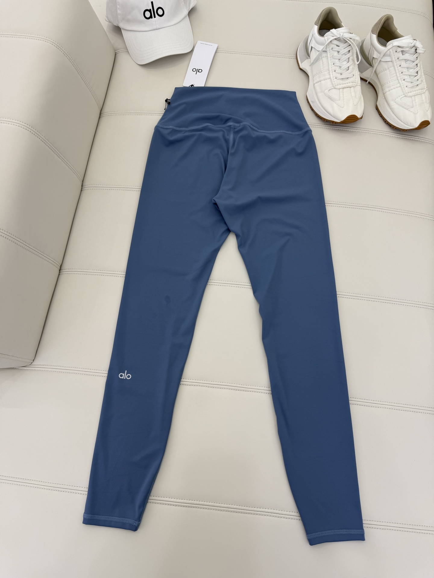 NO:435121,VFU's signature technology fabric fills the market gap that is soft and glutinous and shaped. It contains 22 elastic fibers, which is higher than similar fabrics in the industry, which are not tight and not stuck and exercise more comfortable and smooth., alexander wang19860909VFU 招牌科技面料,填补了软糯还能塑型的市场空白含22弹力纤维,高于行业同类面料不紧绷不卡顿运动更舒服流畅,,alexander wang,Women's clothing