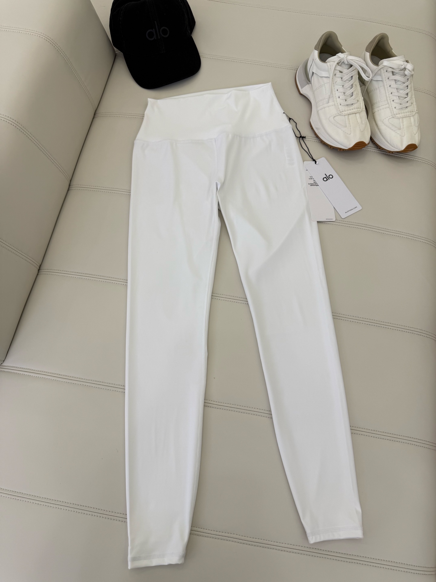 NO:435127,VFU's signature technology fabric fills the market gap that is soft and glutinous and shaped. It contains 22 elastic fibers, which is higher than similar fabrics in the industry, which are not tight and not stuck and exercise more comfortable and smooth., alexander wang19860909VFU 招牌科技面料,填补了软糯还能塑型的市场空白含22弹力纤维,高于行业同类面料不紧绷不卡顿运动更舒服流畅,,alexander wang,Women's clothing