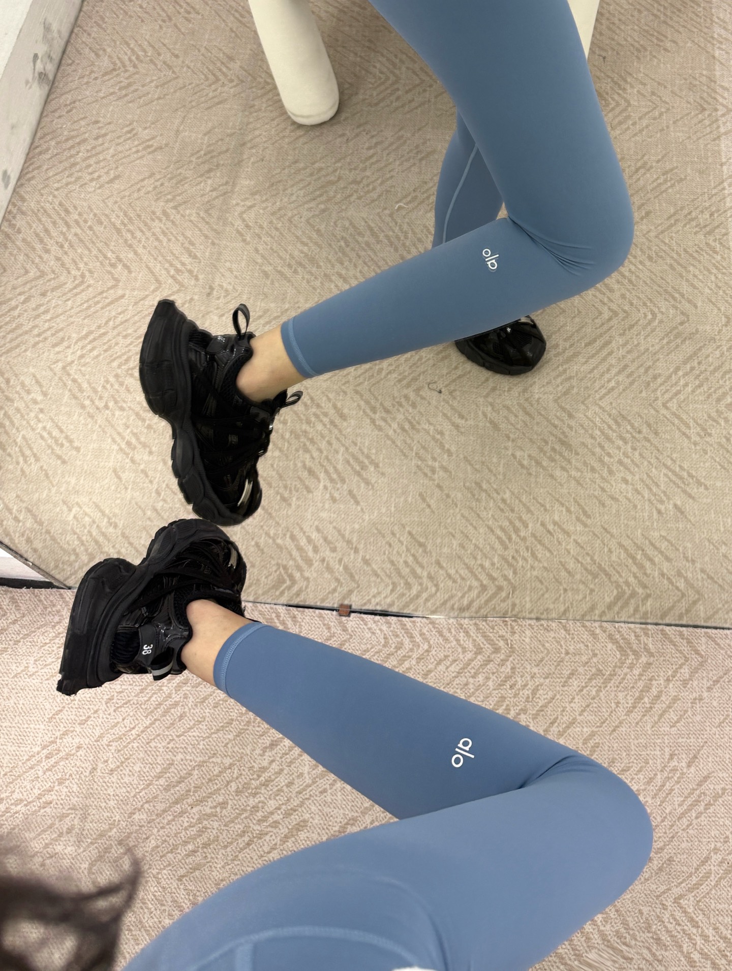 NO:435124,Four colors!  !  !  Hoard boldly!  !  !  Everyone can always believe in the real product from Alo channel!  So take this one back!  store!  There may not be any later!  As long as you need yoga pants, you need him!  A must-have item in the king level!  ,alexander wang19860909四个色！！！大胆囤！！！ 大家可以永远相信Alo这个渠道的正p货！ 所以这条拿回去！囤！ 后面不一定有！ 只要你需要瑜伽裤就需要他！ 王炸级的必备单品！,,alexander wang,Women's clothing