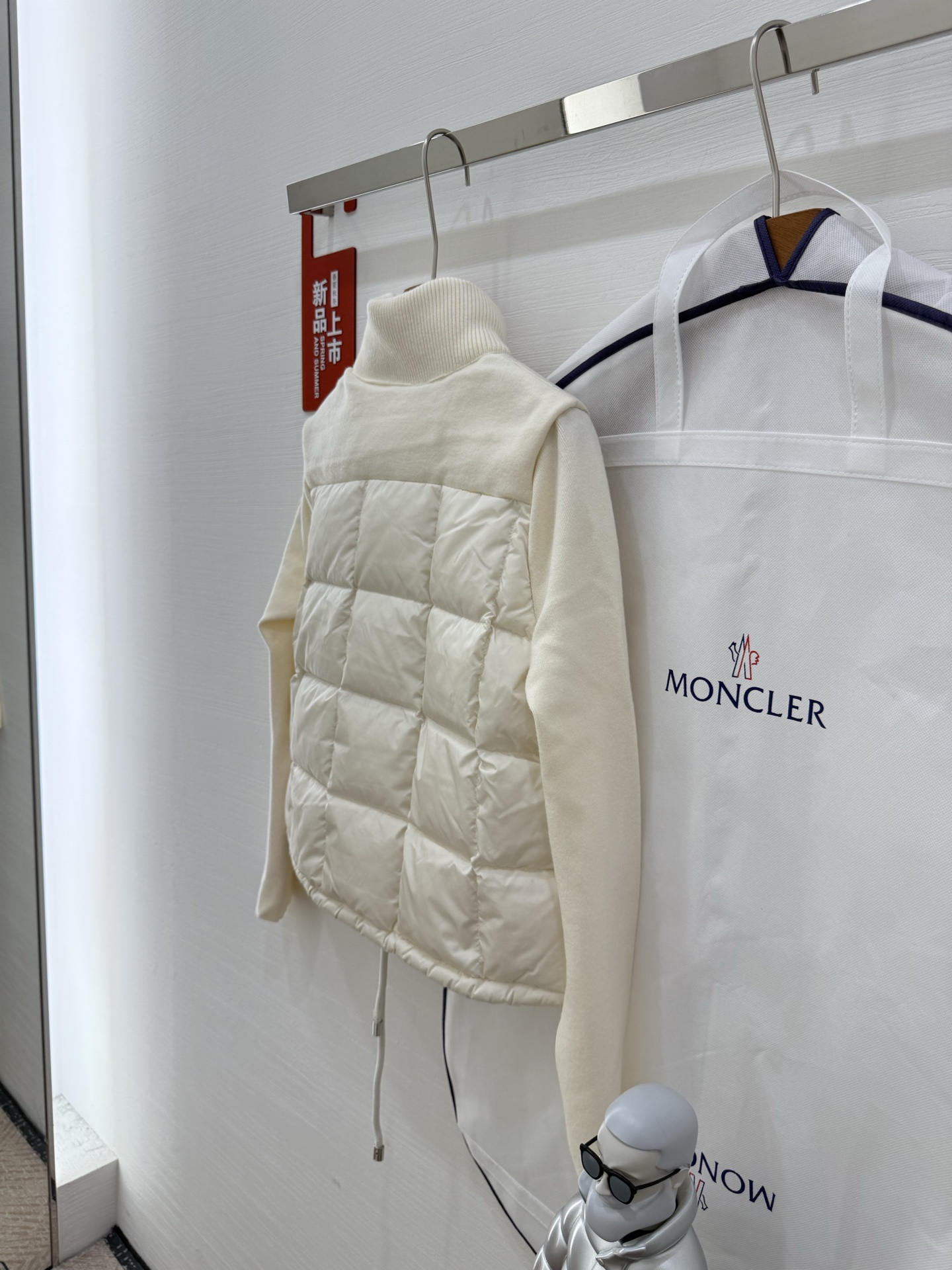 Moncler 蒙口秋冬女士Cardigan立领拼接针织羽绒娃娃款短款羽绒 后背袖子针织材料上身显瘦 拼