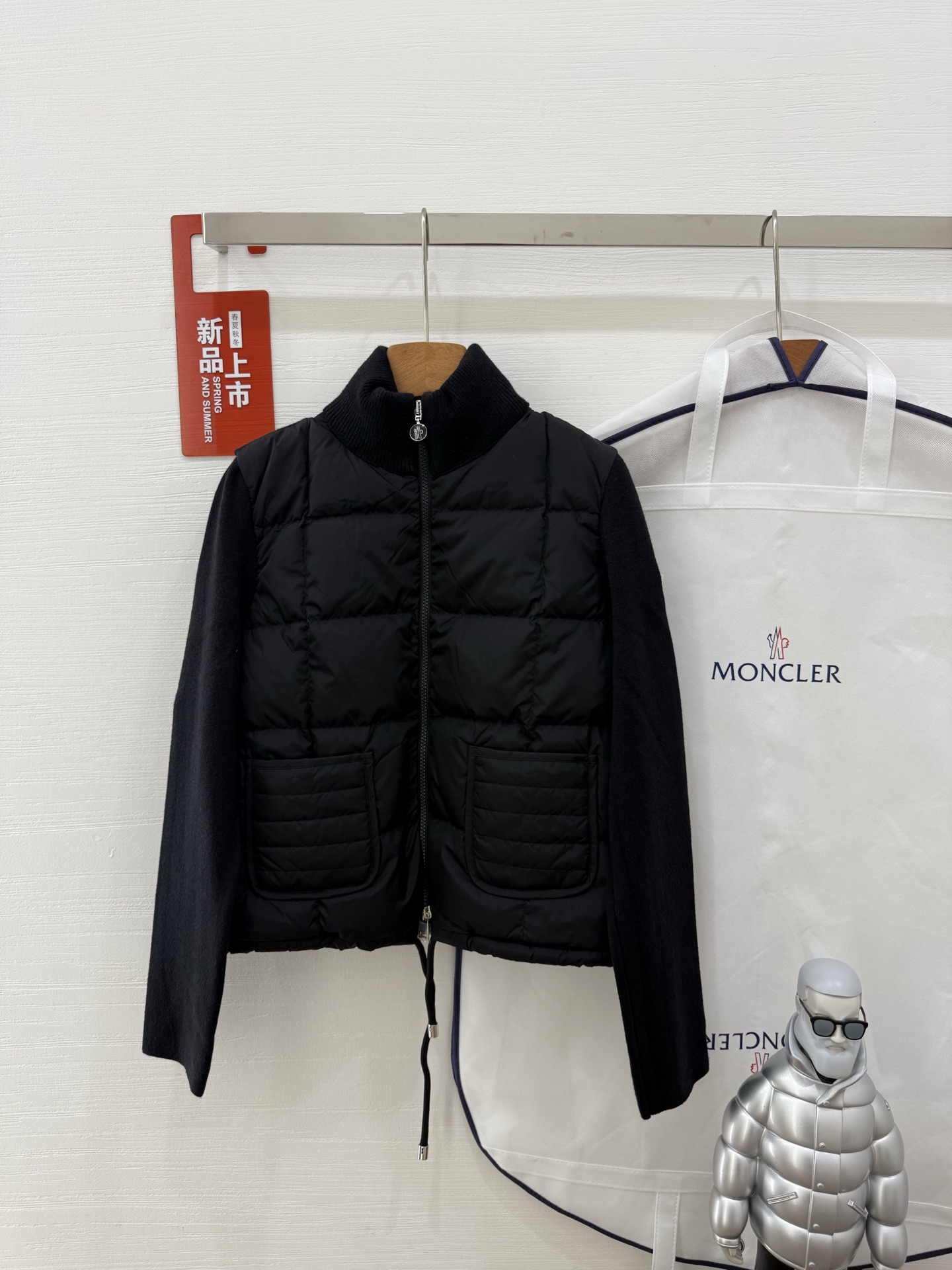Moncler 蒙口秋冬女士Cardigan立领拼接针织羽绒娃娃款短款羽绒 后背袖子针织材料上身显瘦 拼